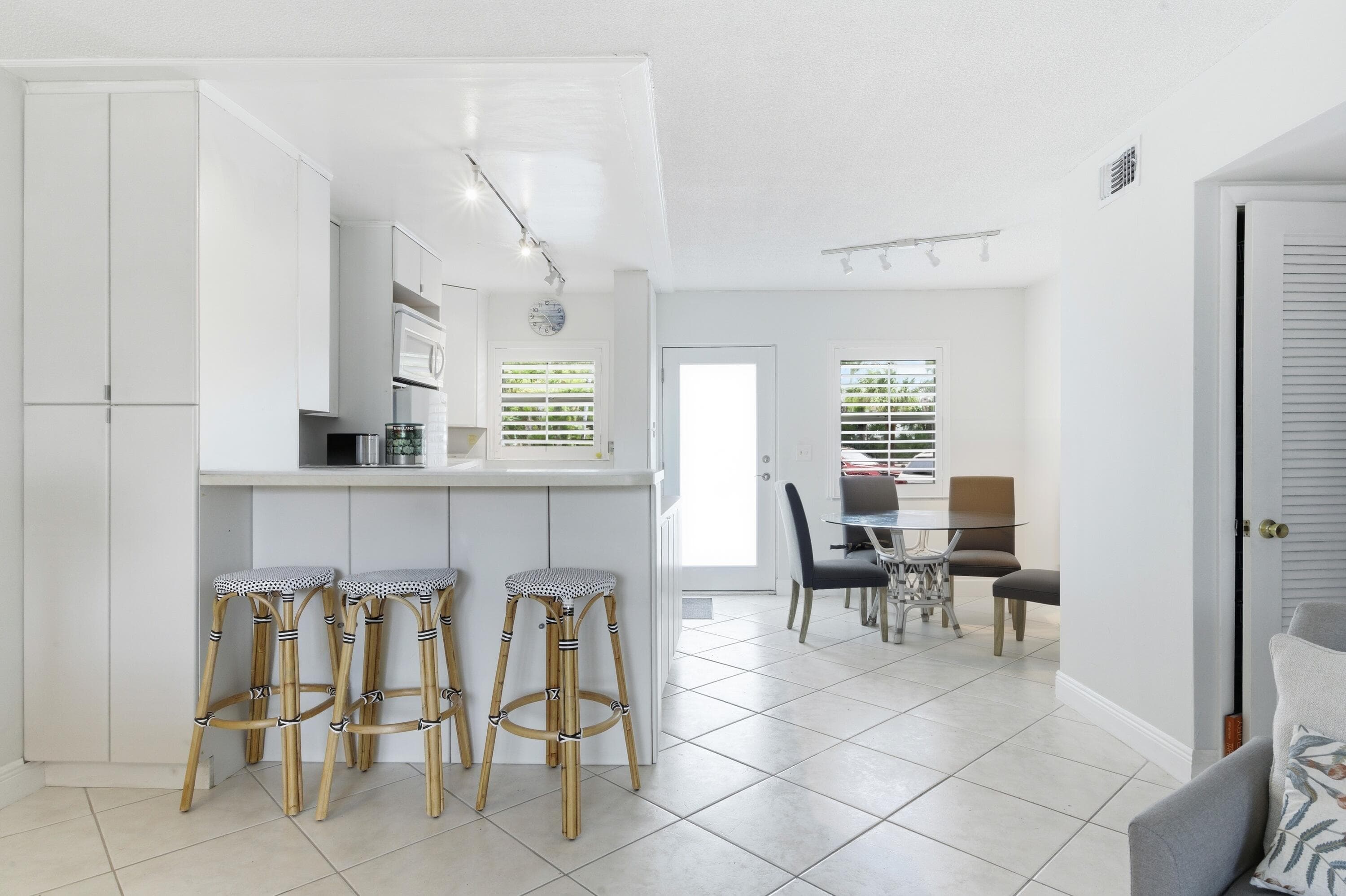139 Sunrise Avenue 102, Palm Beach, FL 33480 — photo 14 of 20