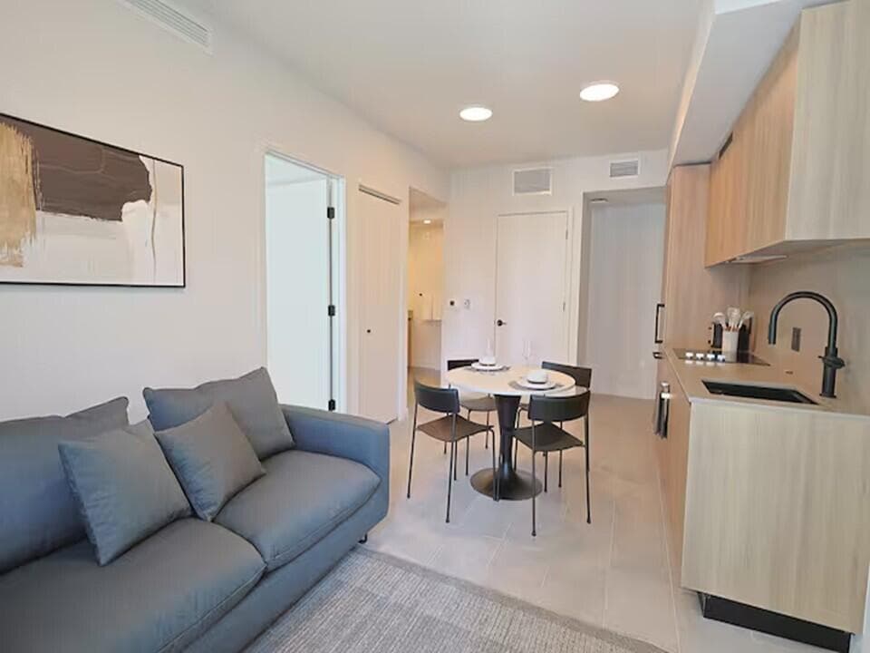 121 NE 5th Street 1506, Miami, FL 33132 — photo 3 of 26