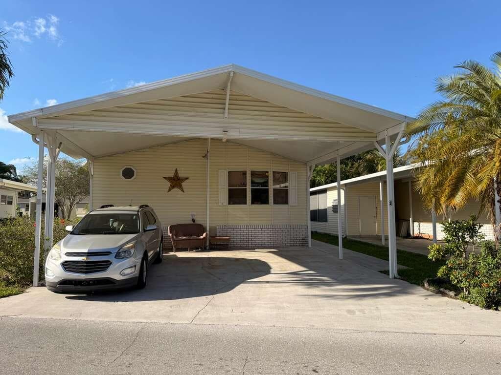 2 S 4 Seasons Road, Palm Beach Gardens, FL 33410 — photo 1 of 17