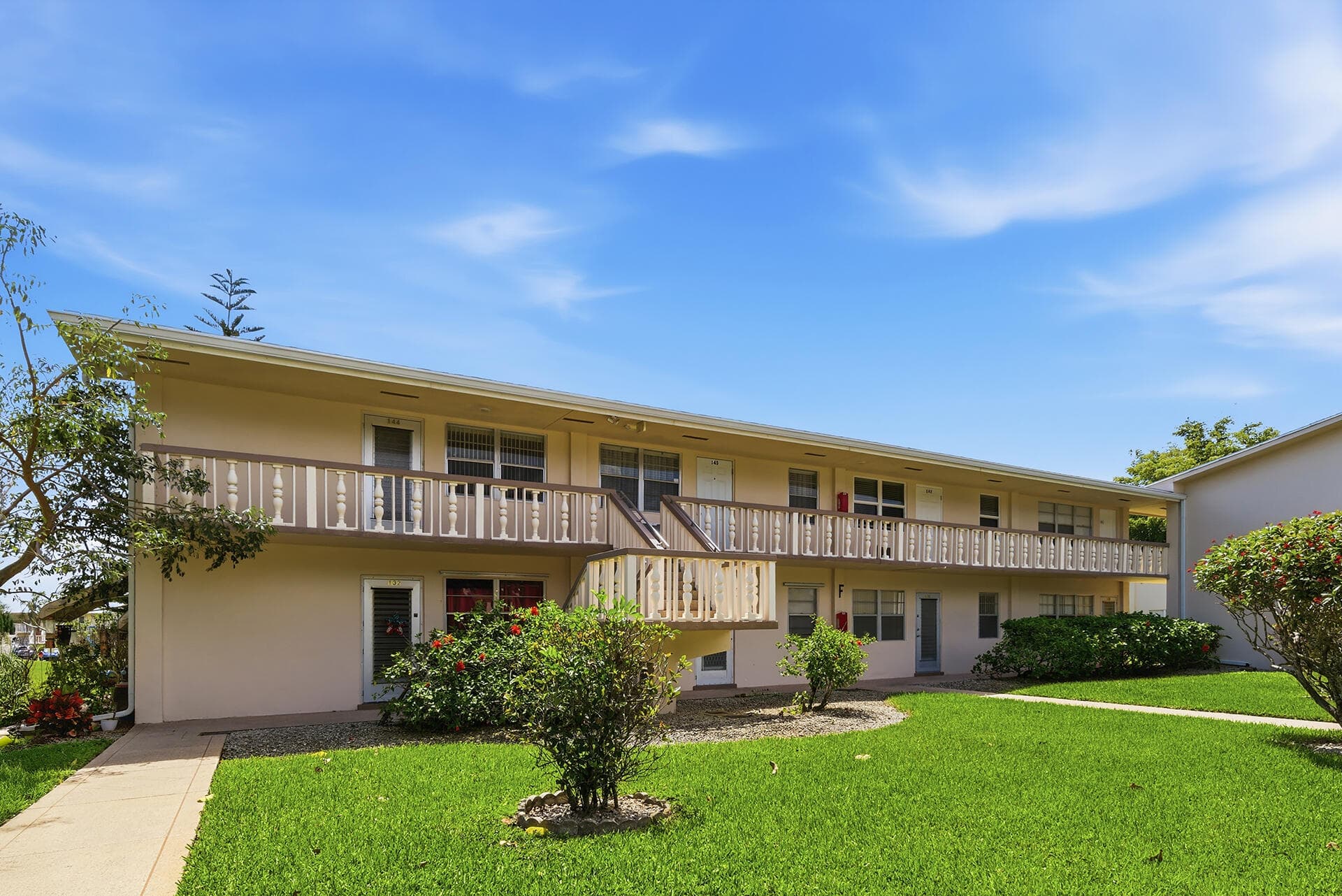 142 Norwich F, West Palm Beach, FL 33417 — photo 2 of 21