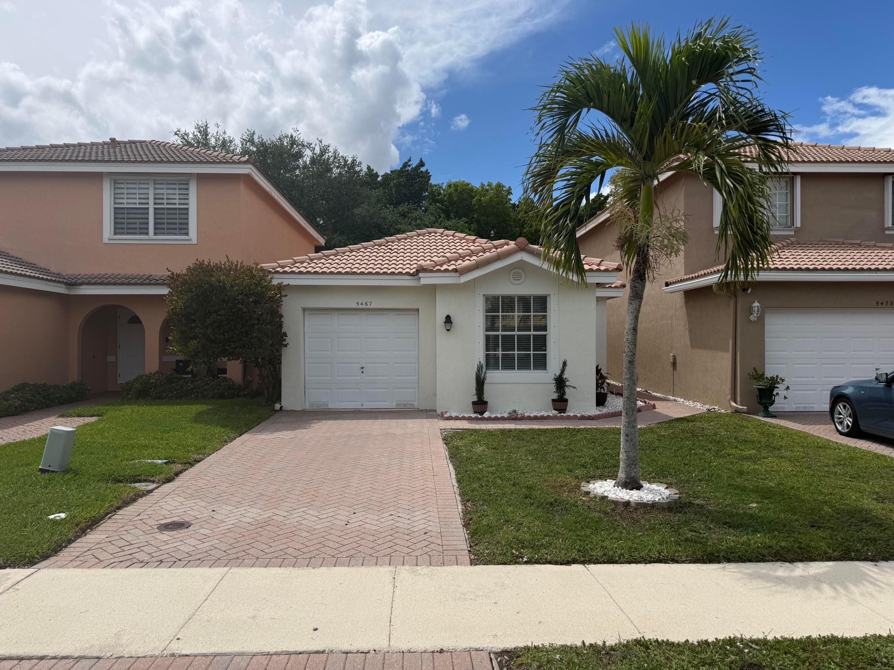 5467 NW 95th Avenue, Sunrise, FL 33351 — photo 2 of 23