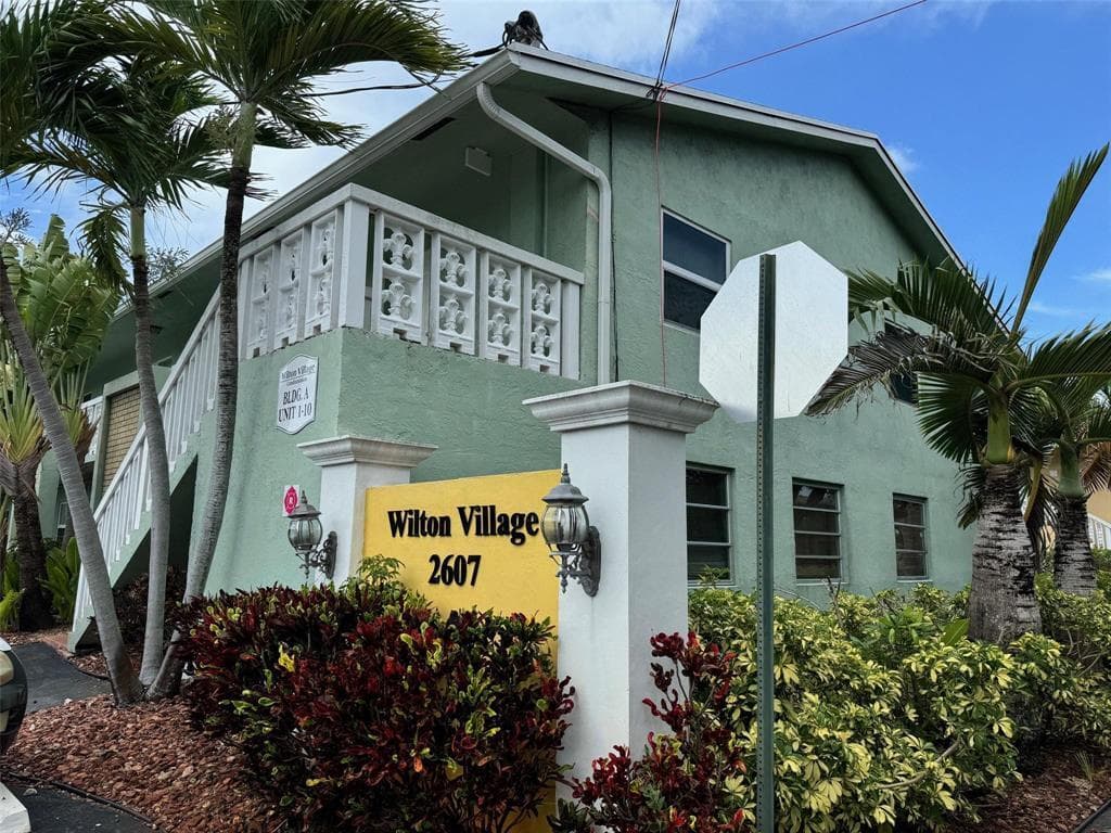 2607 NE 8th Avenue 3, Wilton Manors, FL 33334 — photo 1 of 22