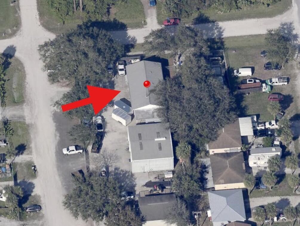 806 SW 11th Dr Drive SW, Vero Beach, FL 32962 — photo 1 of 2