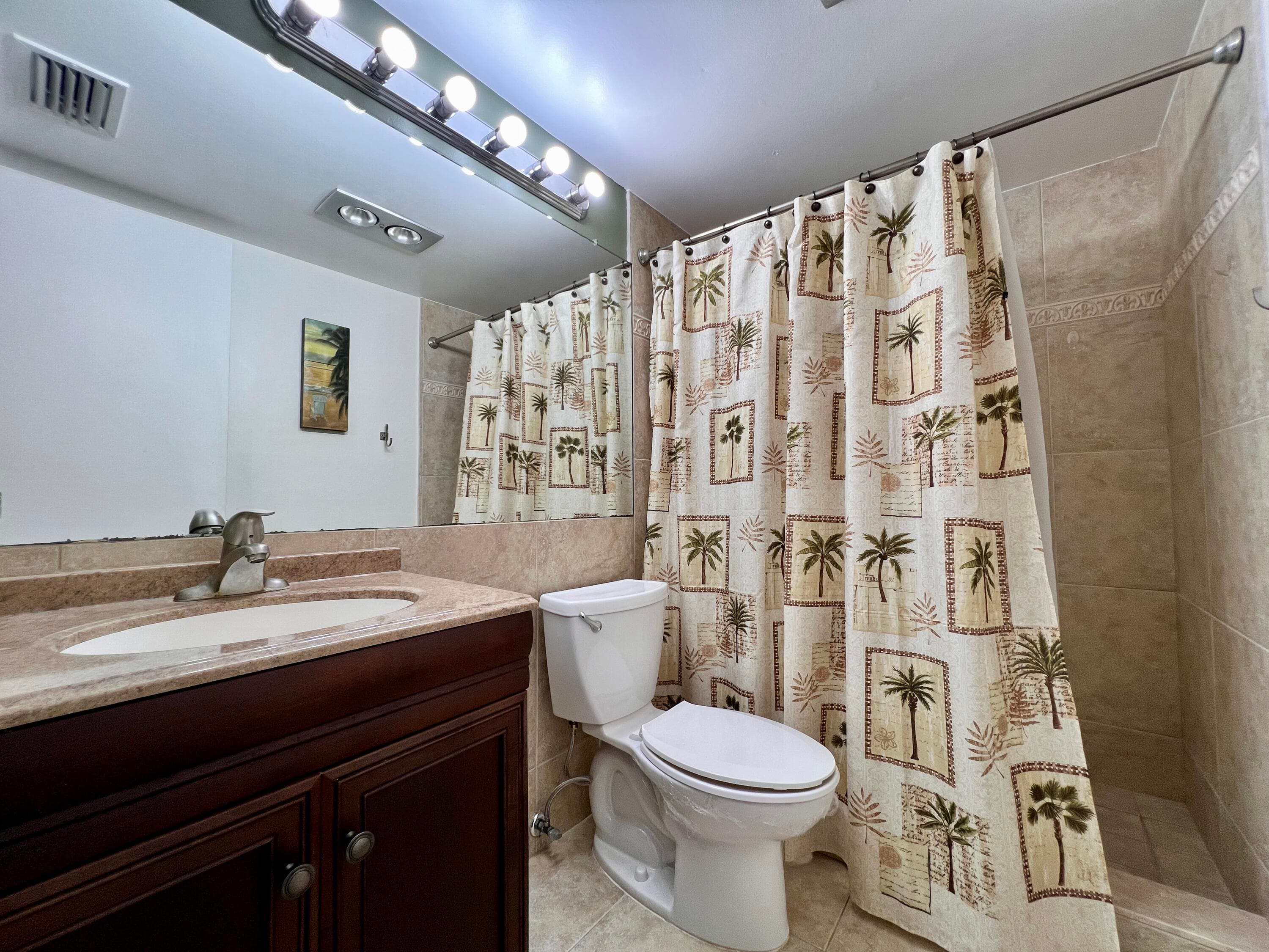 8 Northampton A, West Palm Beach, FL 33417 — photo 4 of 14