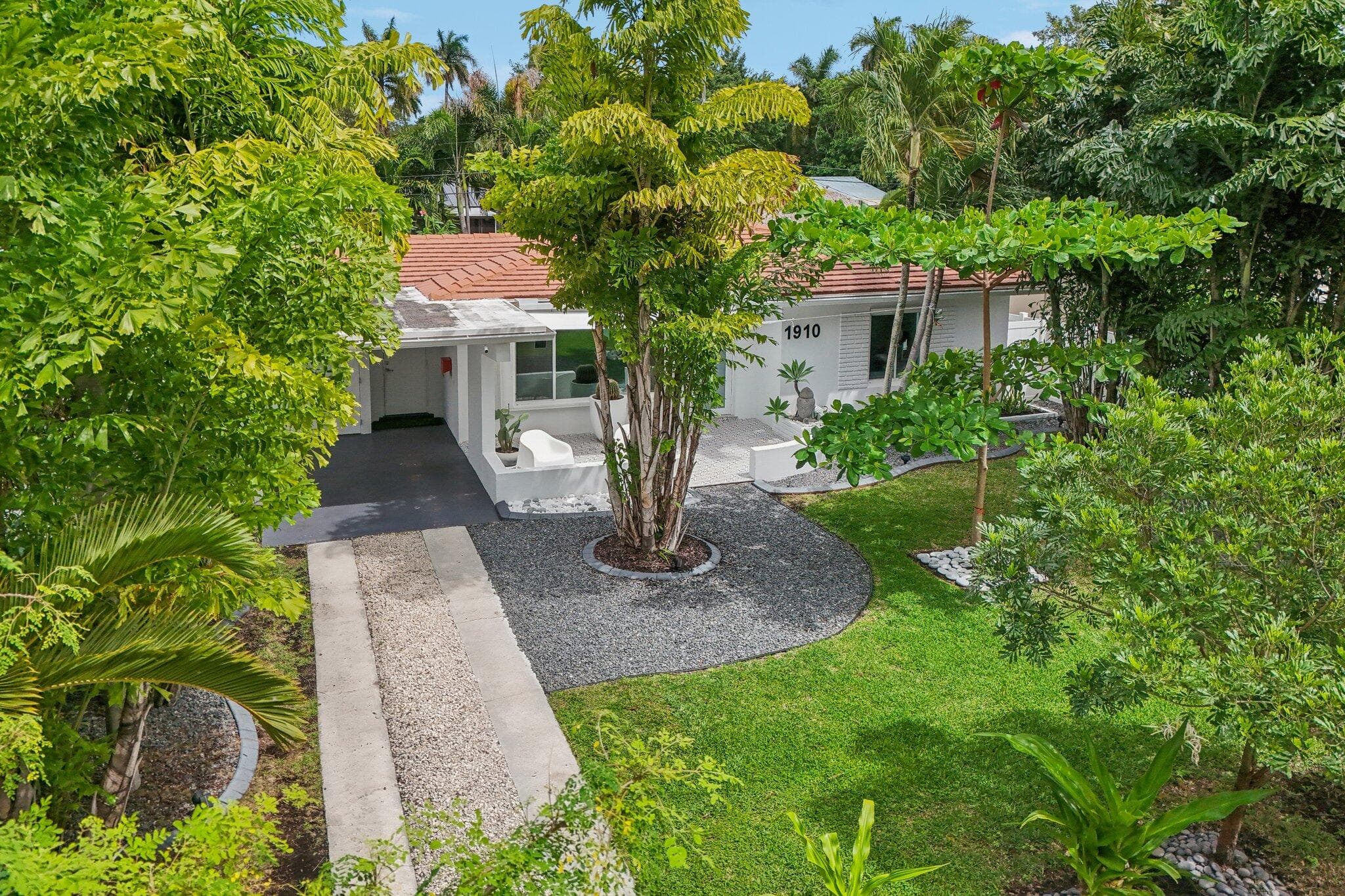 1910 NE 17th Terrace, Fort Lauderdale, FL 33305 — photo 1 of 61