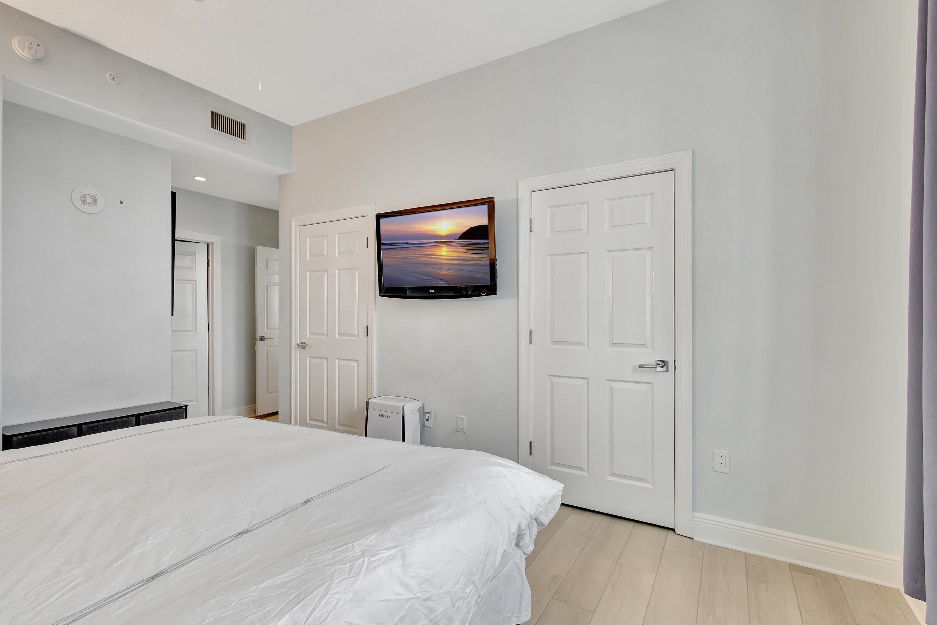 410 Evernia Street 801, West Palm Beach, FL 33401 — photo 17 of 39