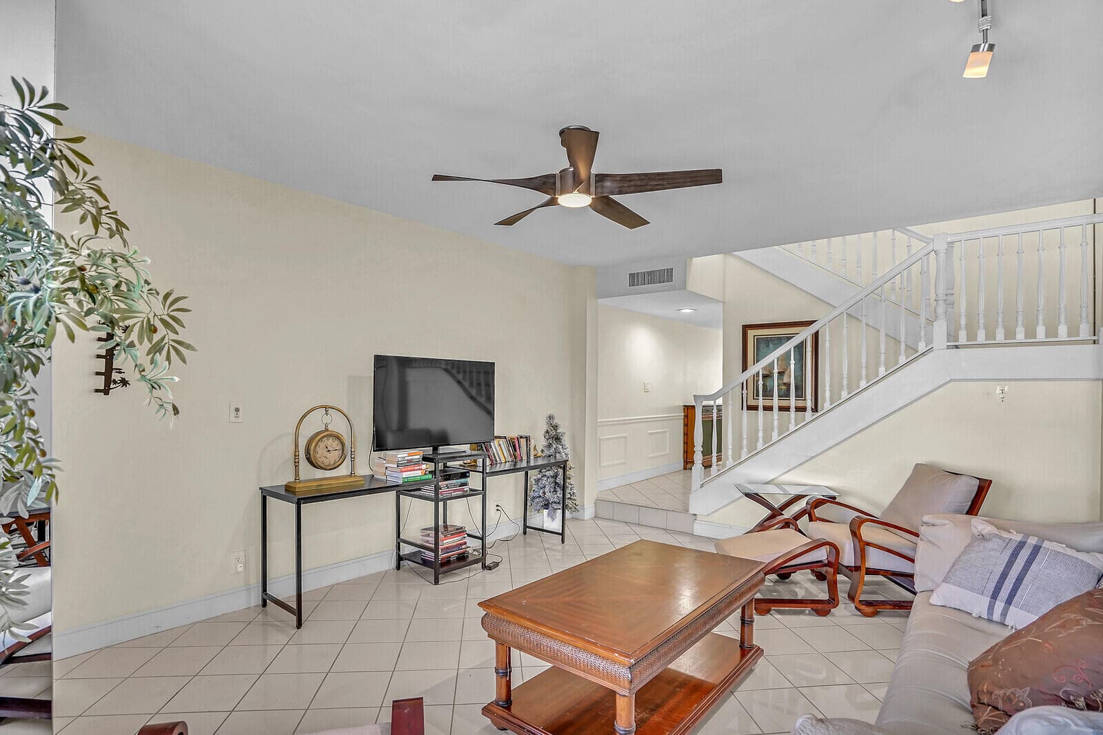 584 SE 20th Avenue 2, Deerfield Beach, FL 33441 — photo 3 of 31