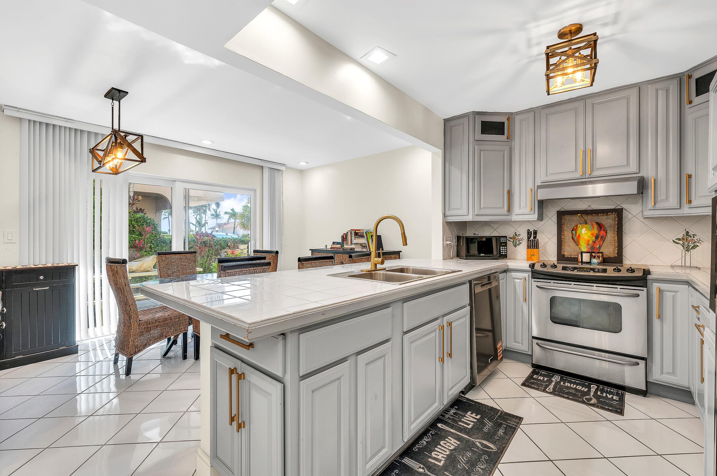 584 SE 20th Avenue 2, Deerfield Beach, FL 33441 — photo 13 of 31