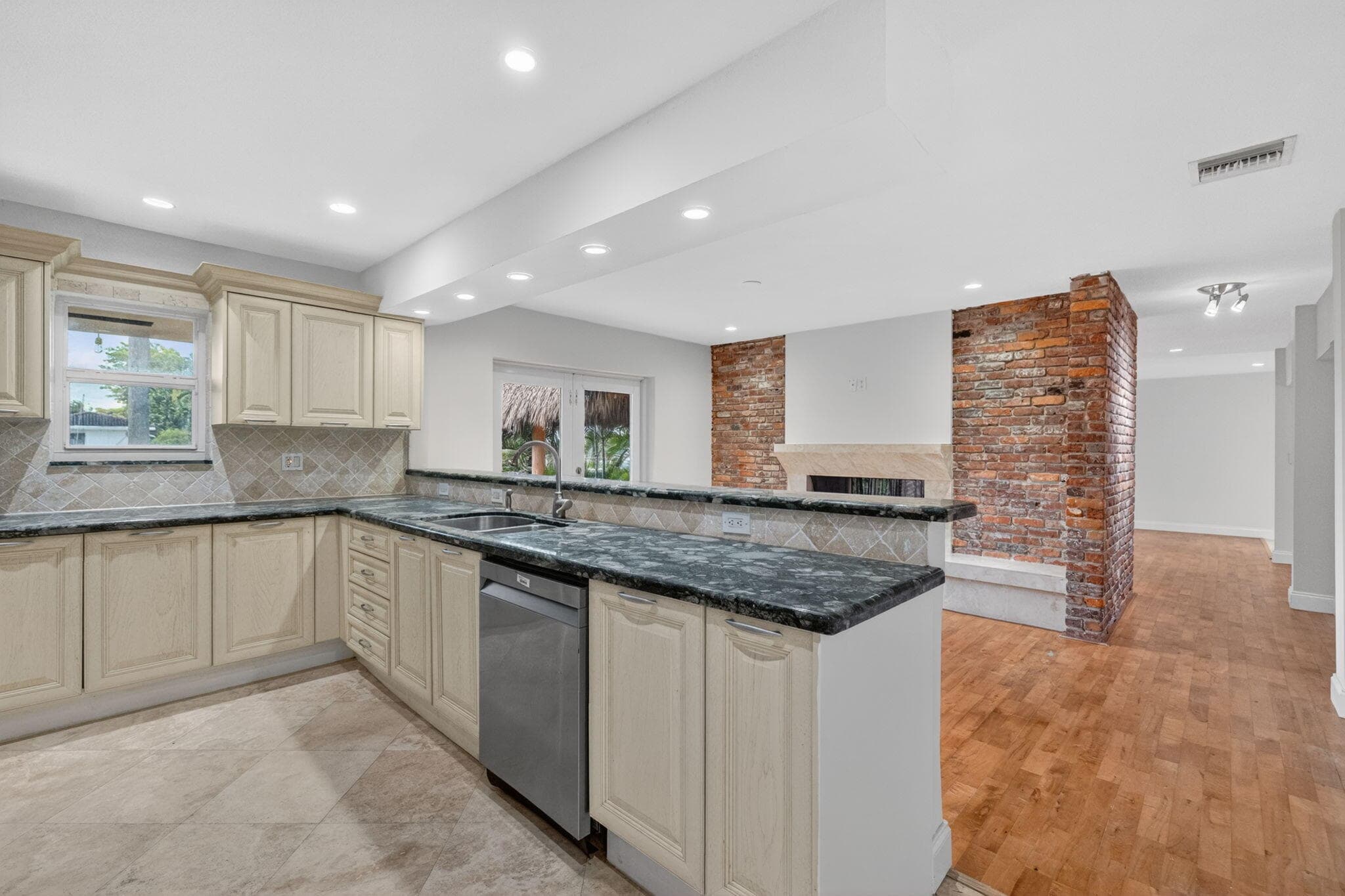 2213 NE 16th Street, Fort Lauderdale, FL 33304 — photo 16 of 59