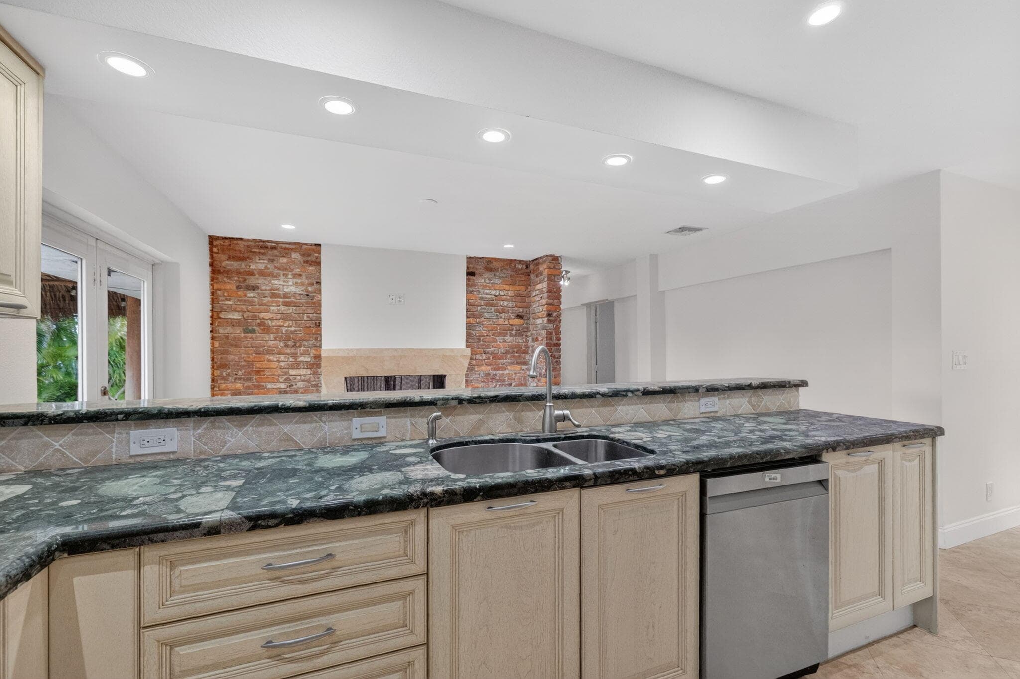 2213 NE 16th Street, Fort Lauderdale, FL 33304 — photo 20 of 59