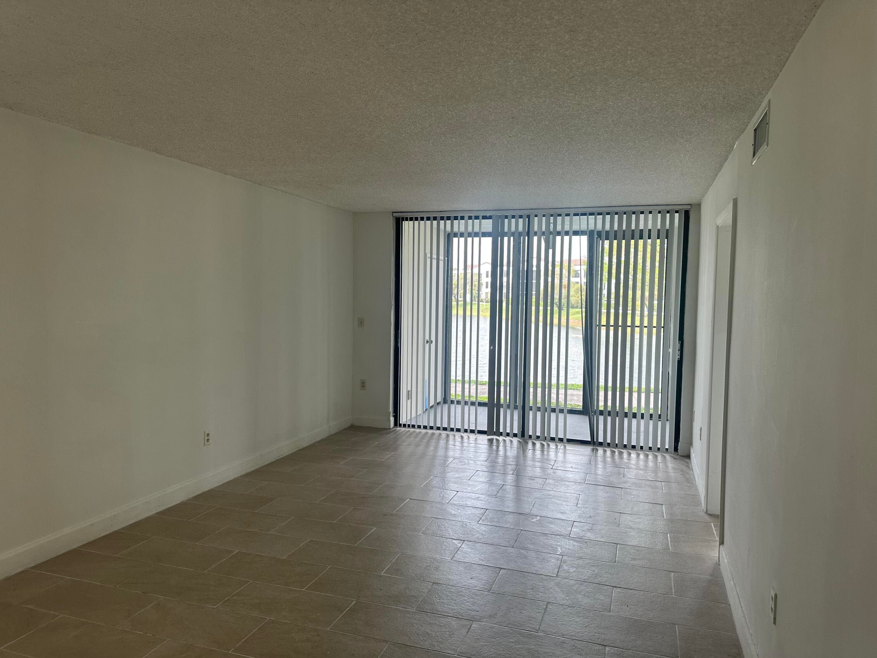 208 Lake Pointe Drive 108, Oakland Park, FL 33309 — photo 7 of 17