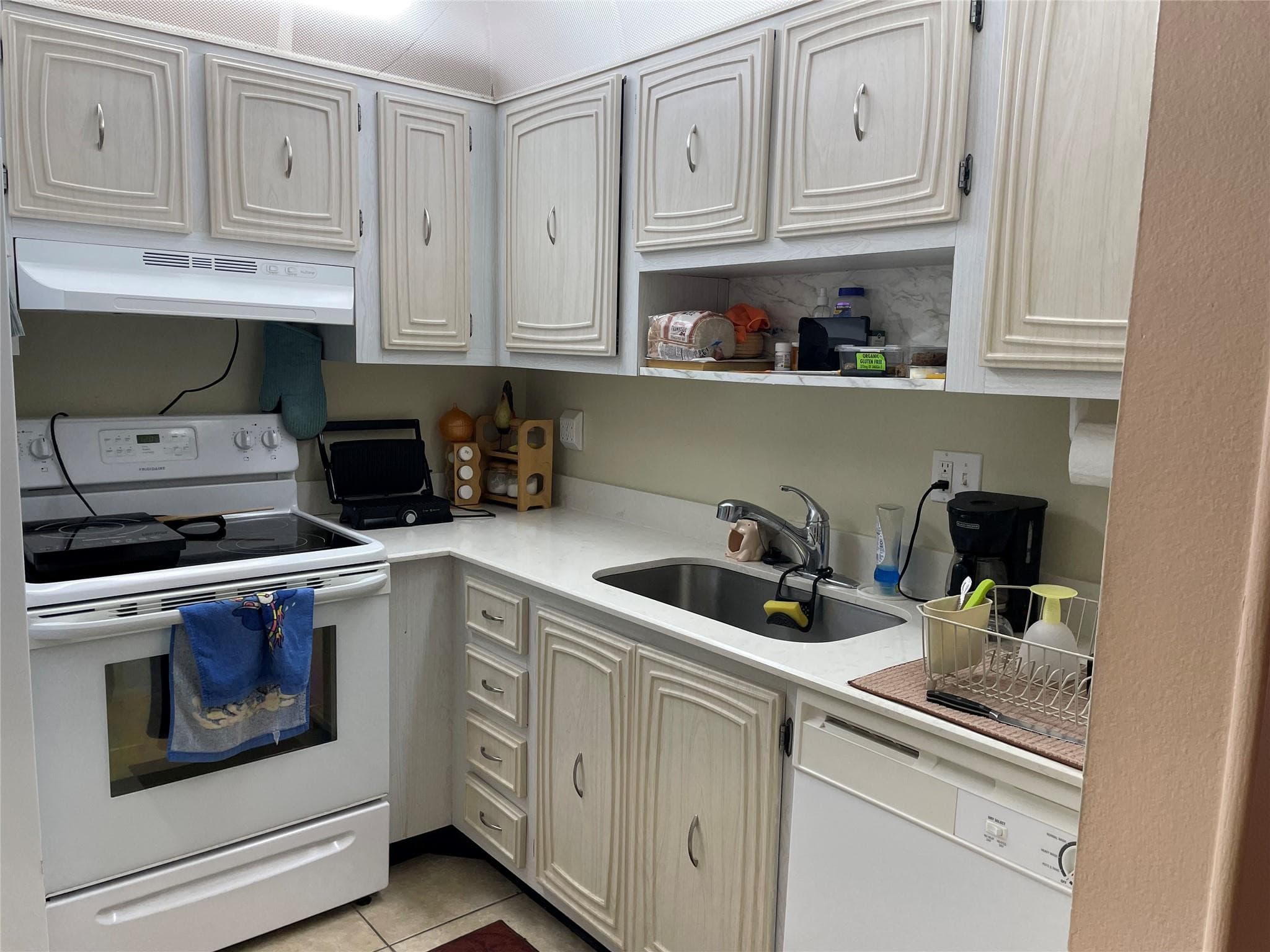 2821 Somerset Drive 118, Lauderdale Lakes, FL 33311 — photo 1 of 12