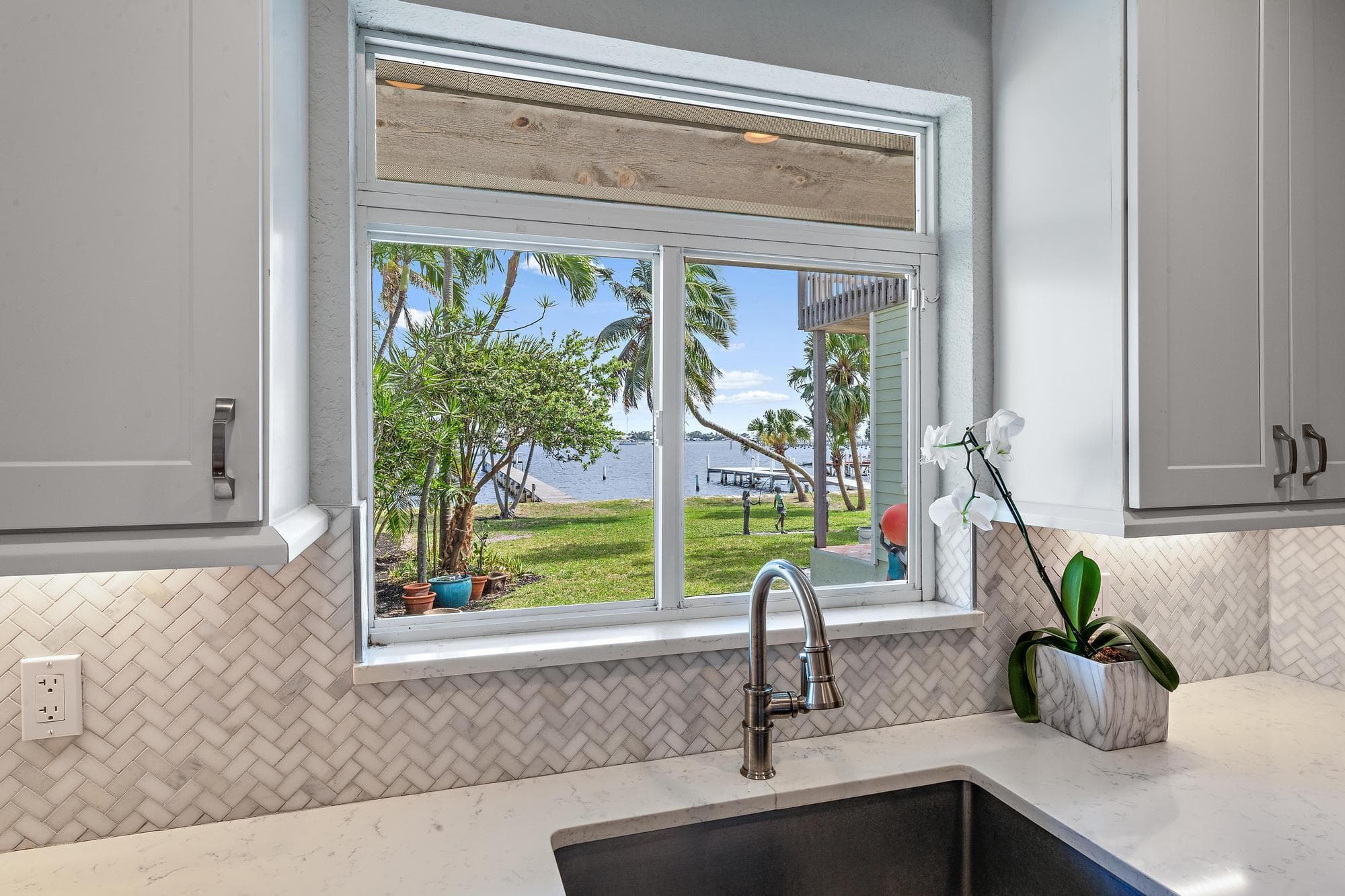 122 S Lake Drive, Lantana, FL 33462 — photo 12 of 62