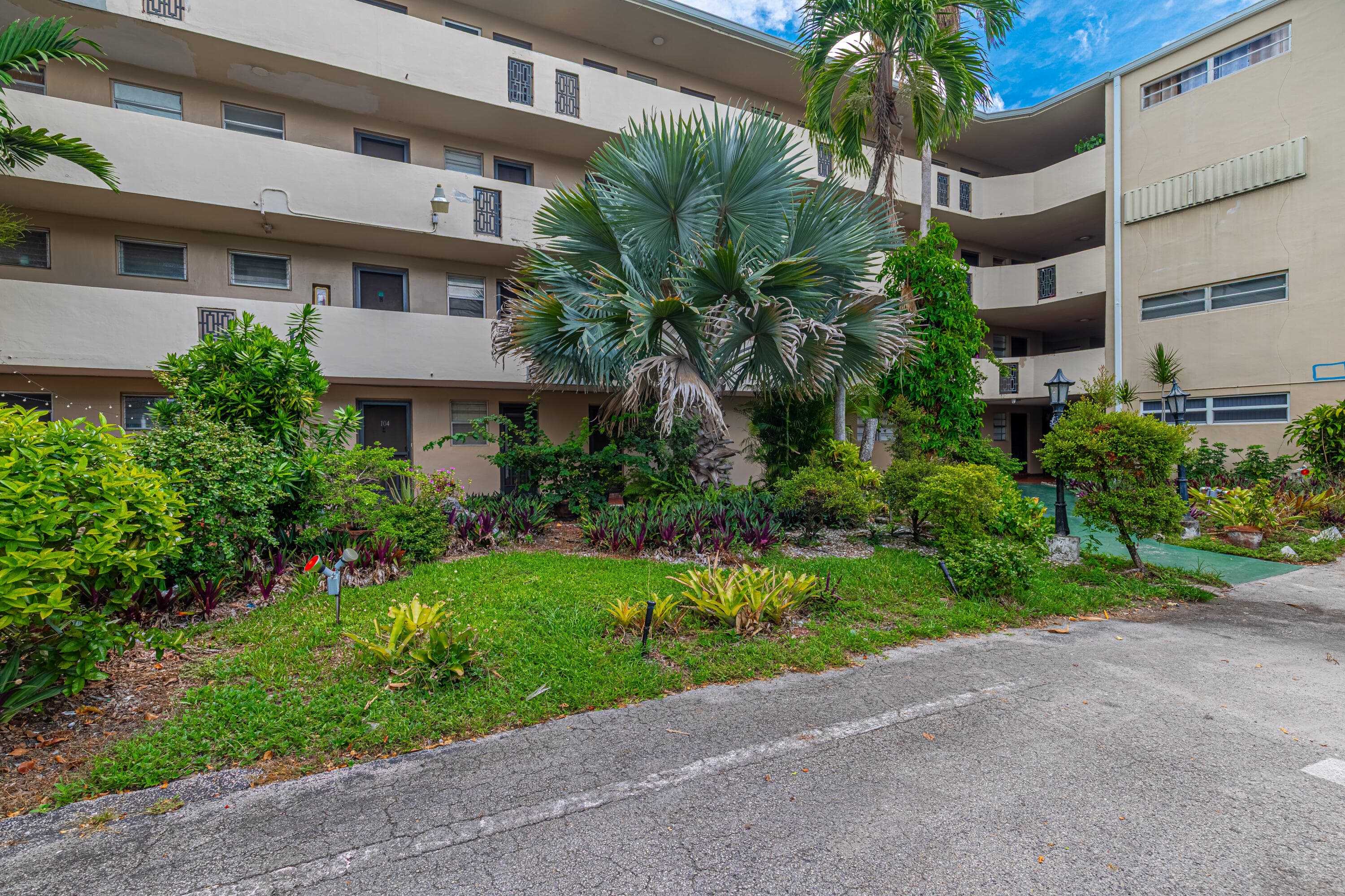 1660 NE 191st Street Unit 311, Miami, FL 33179 — photo 1 of 27