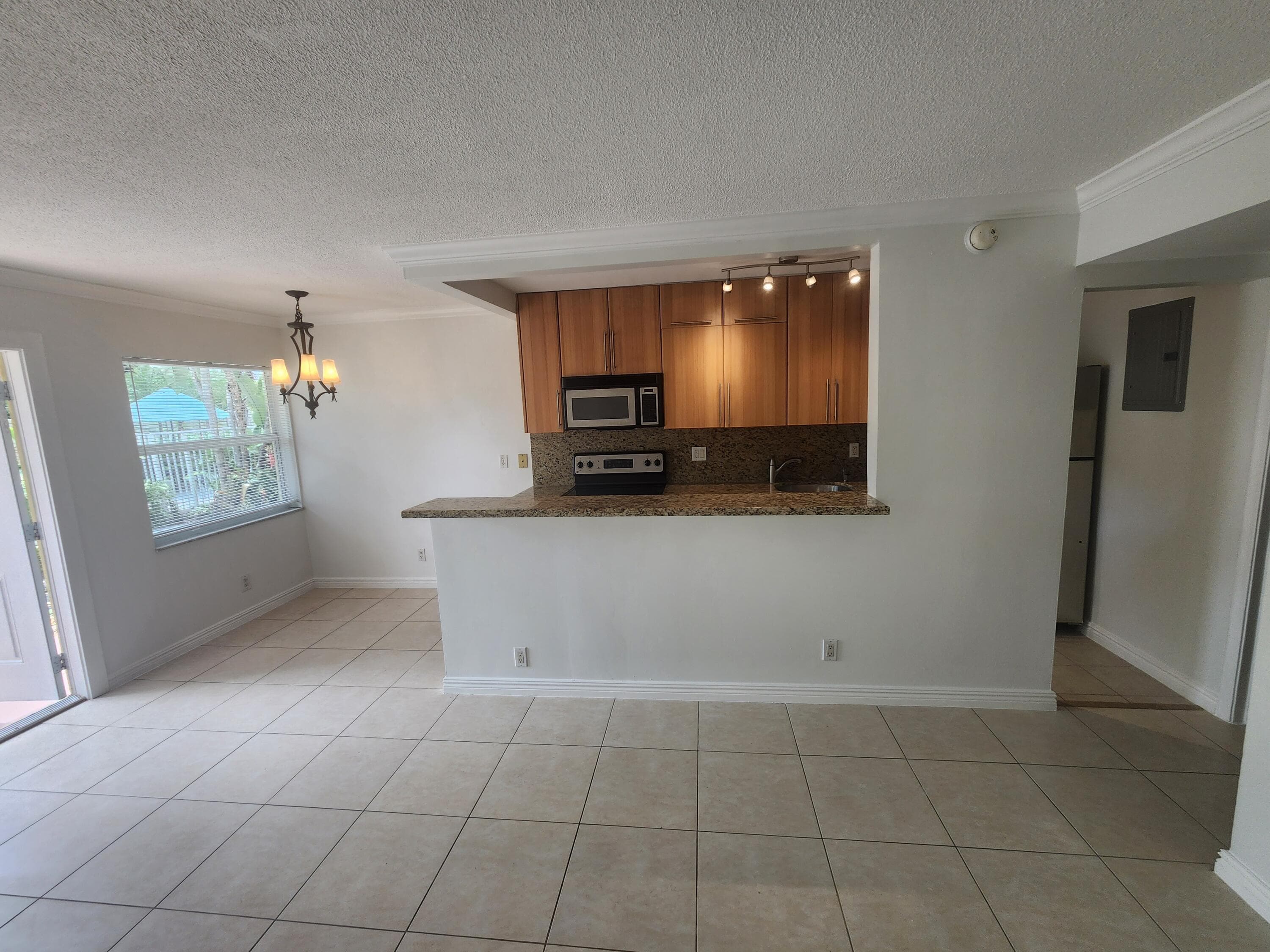 1125 NE 16th Place 105, Fort Lauderdale, FL 33305 — photo 7 of 20