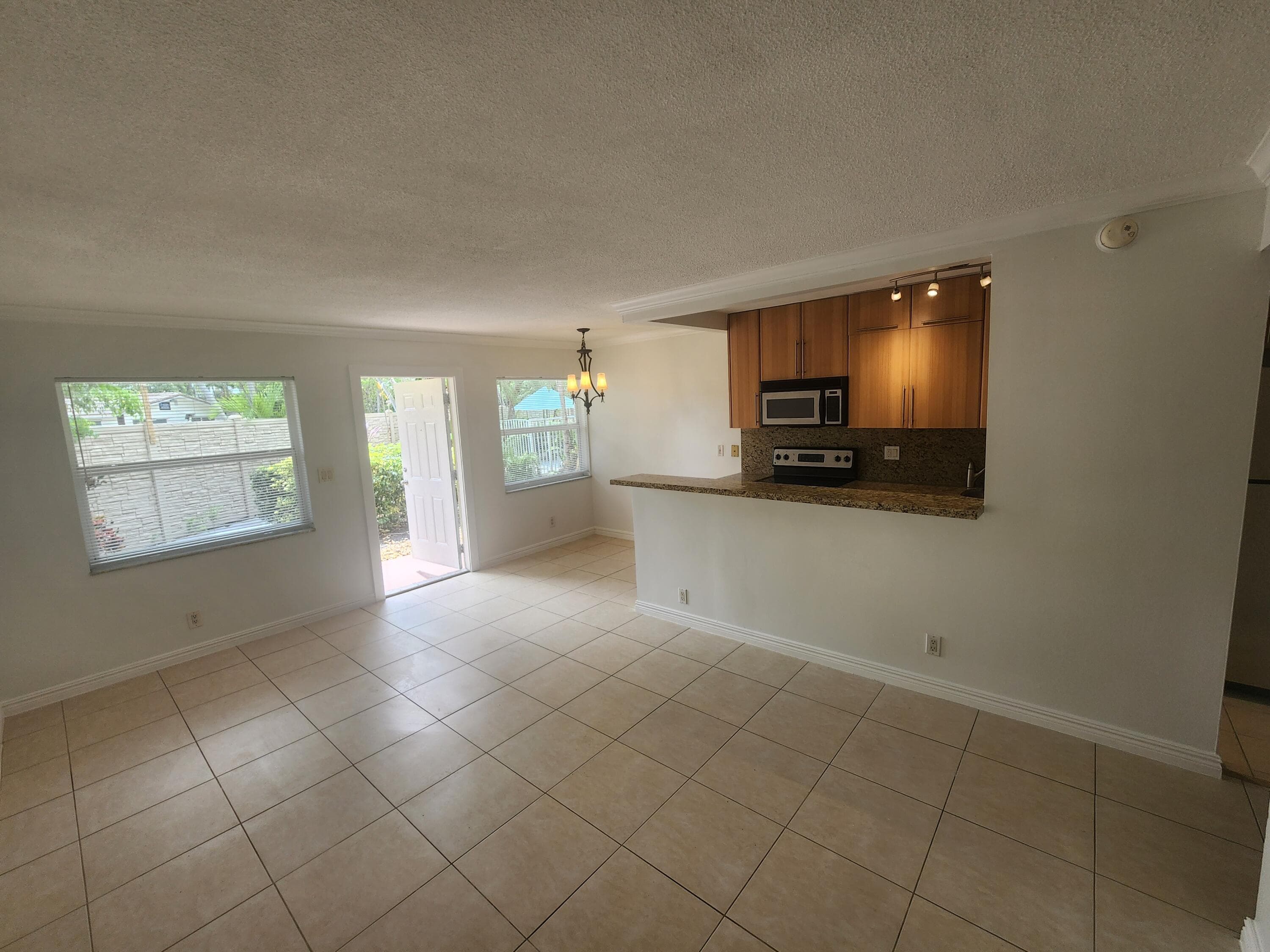 1125 NE 16th Place 105, Fort Lauderdale, FL 33305 — photo 8 of 20