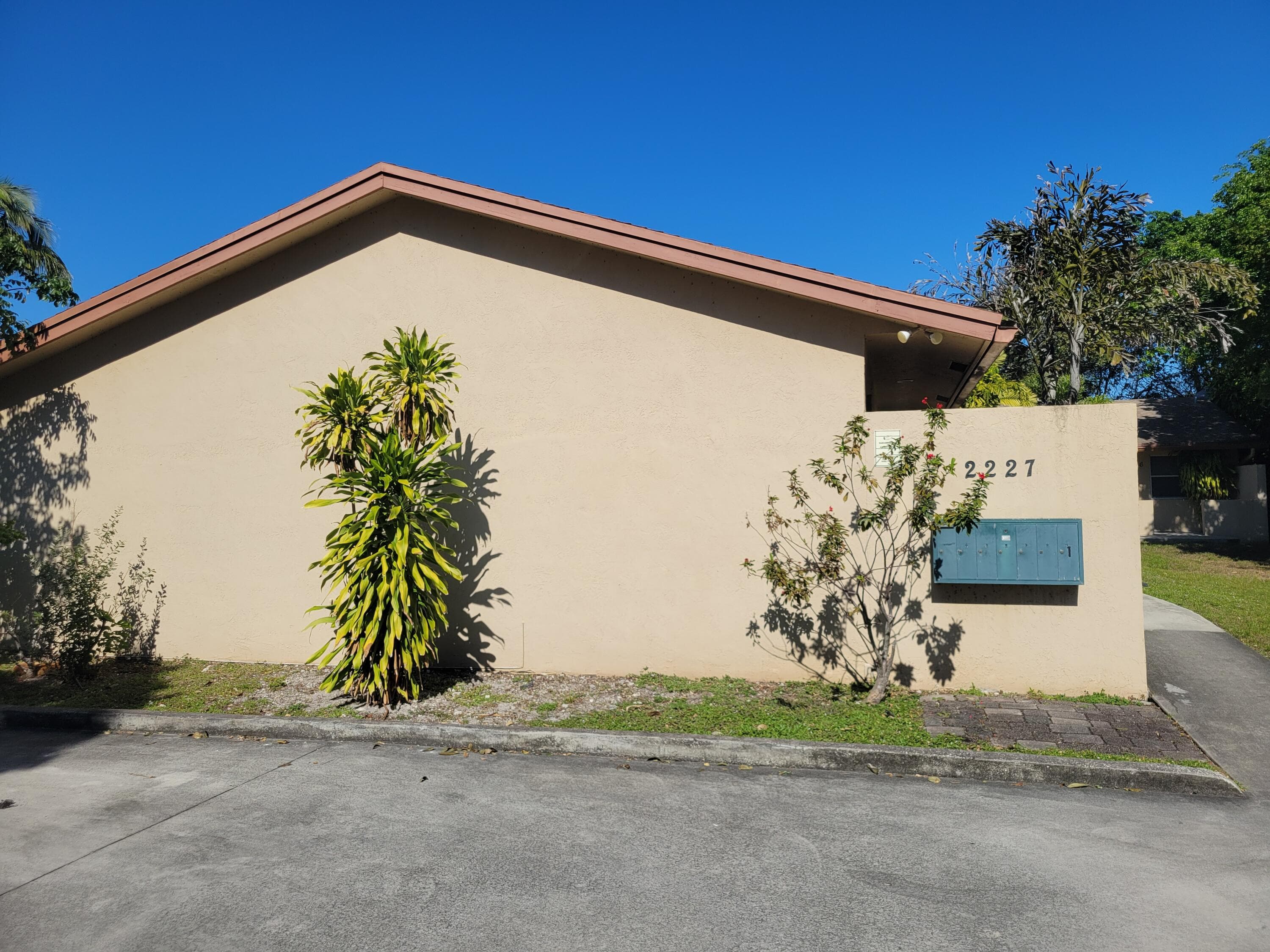 2227 Monroe Street 2, Hollywood, FL 33020 — photo 2 of 7