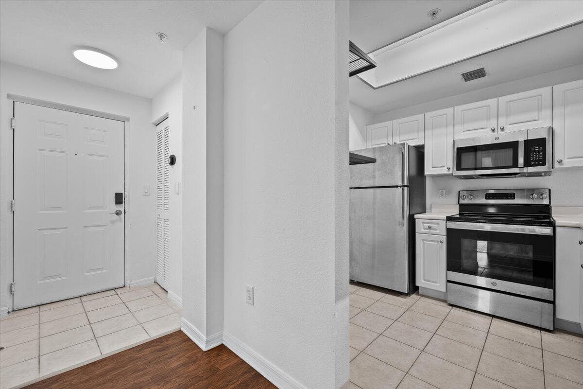 2804 Sarento Place 303, Palm Beach Gardens, FL 33410 — photo 6 of 51