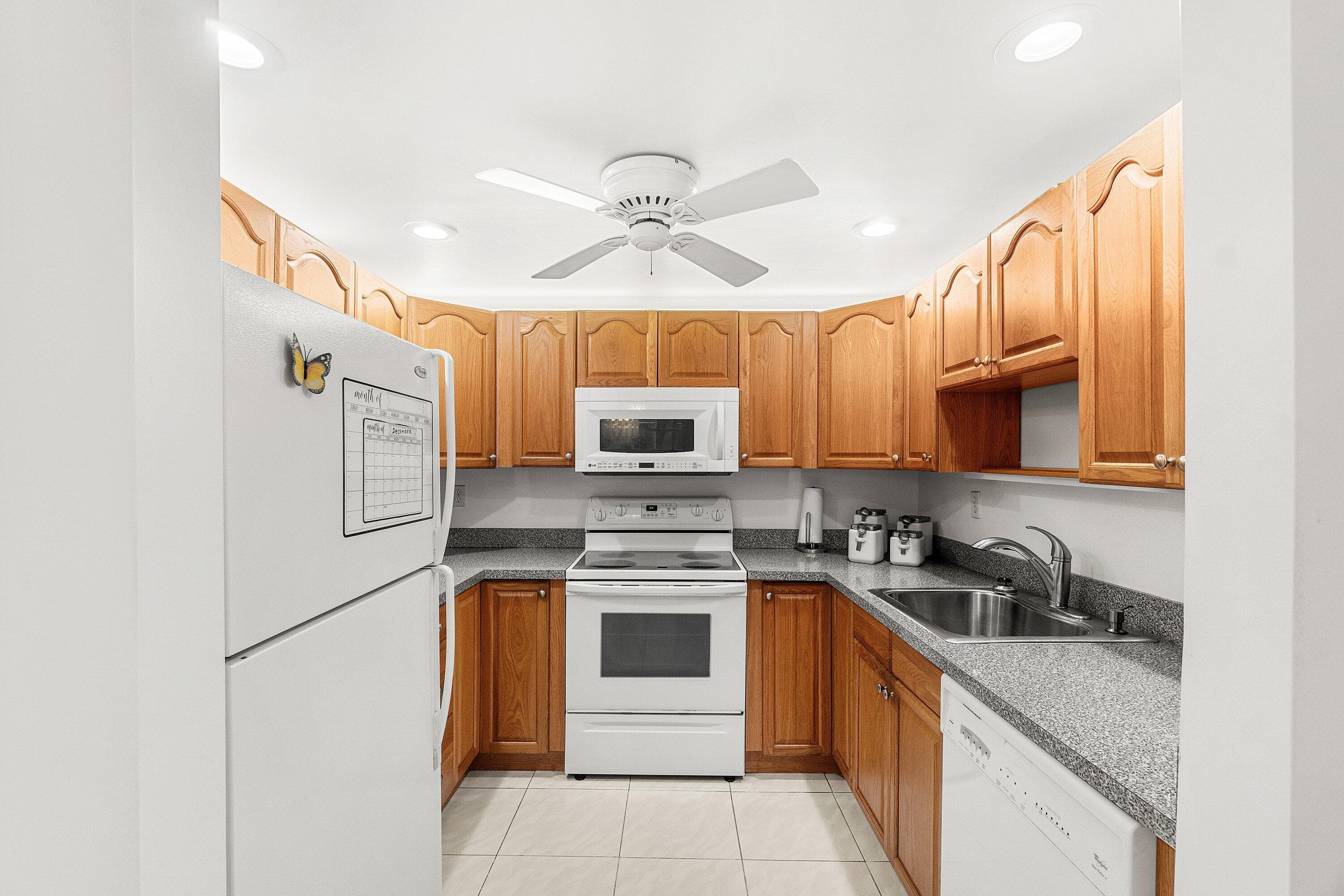 154 Piedmont D, Delray Beach, FL 33484 — photo 9 of 22