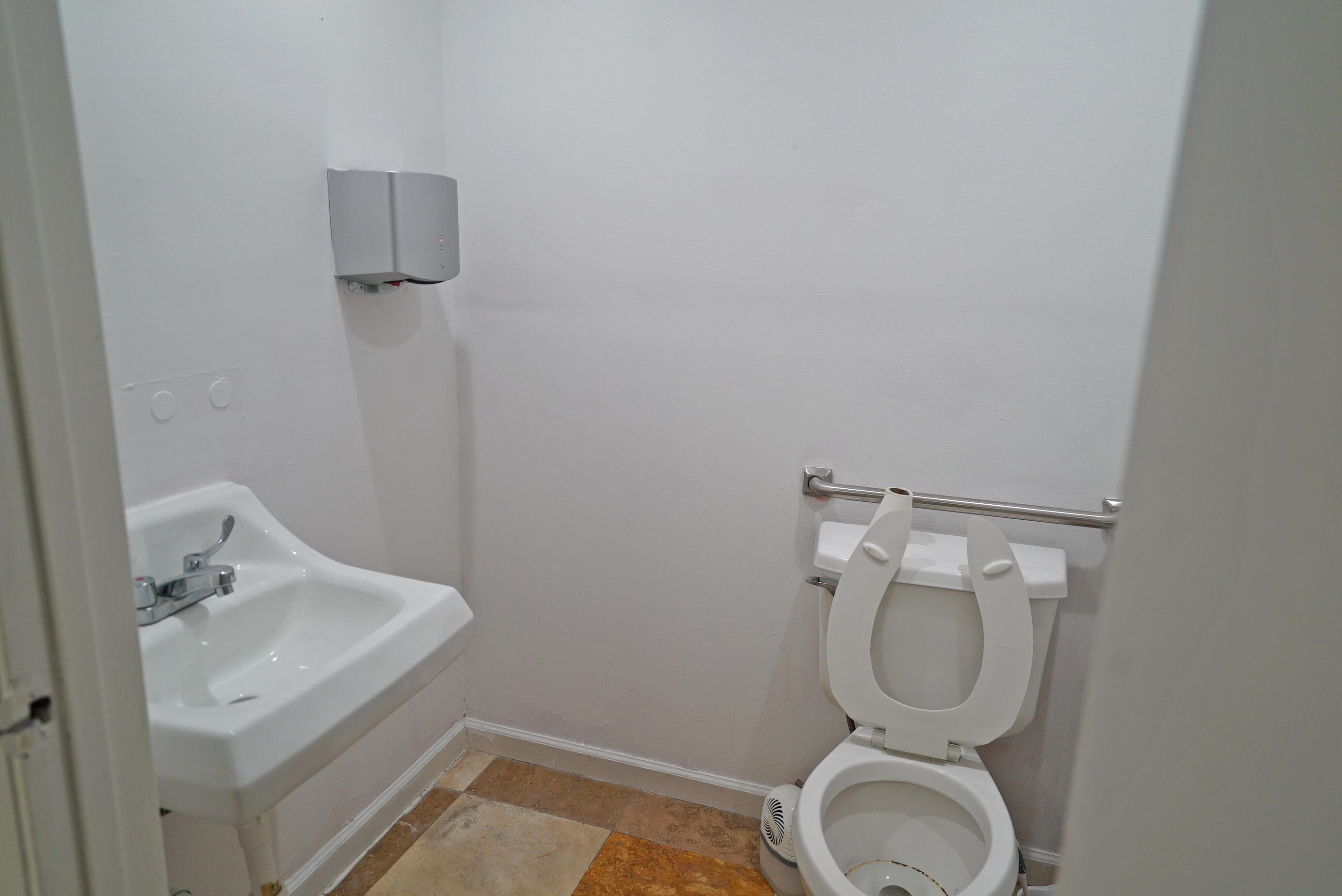1365 SW 22nd Street, Miami, FL — photo 35 of 68