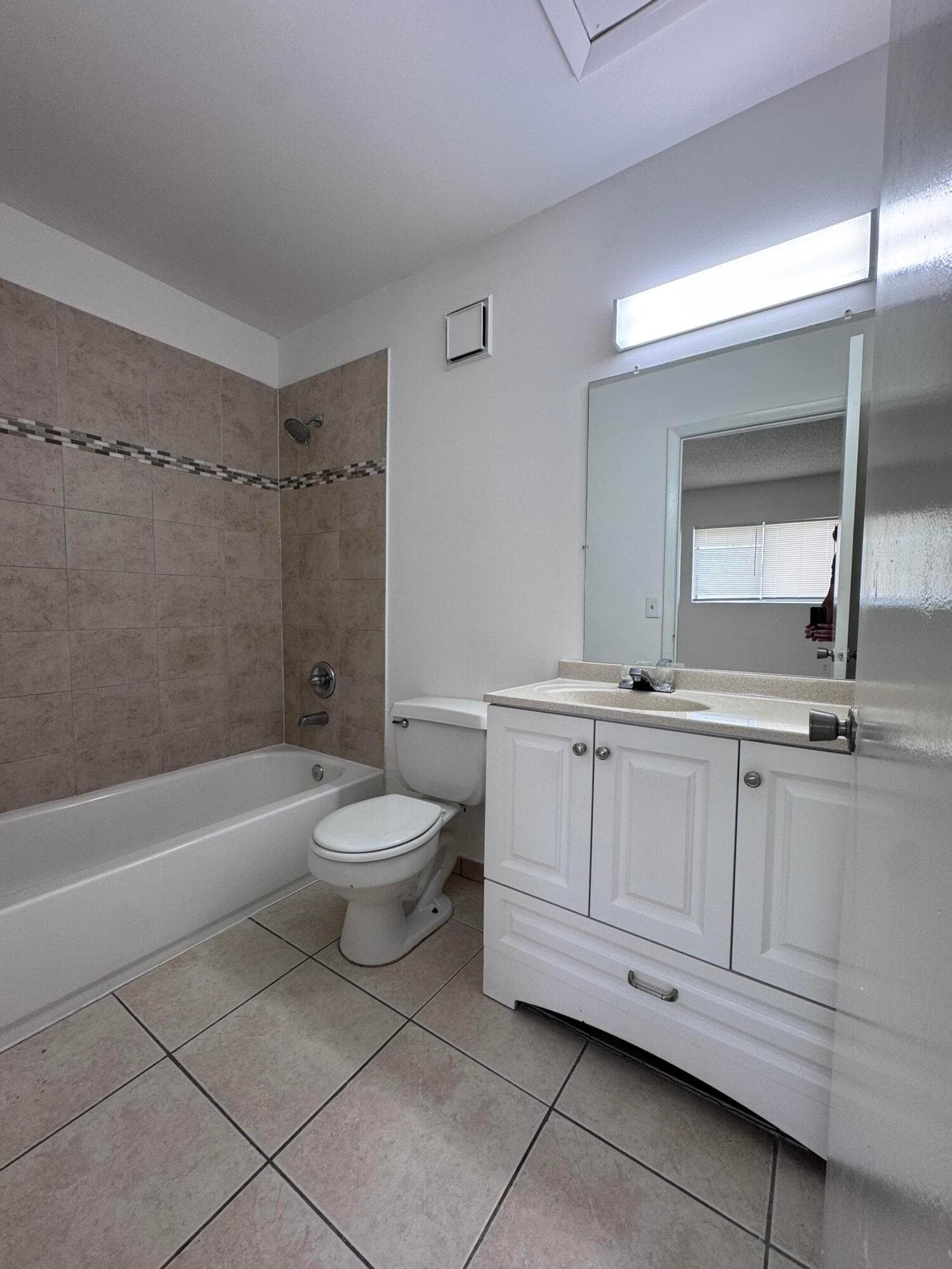 417 E Palm Cir Circle E 417, Pembroke Pines, FL 33025 — photo 6 of 20