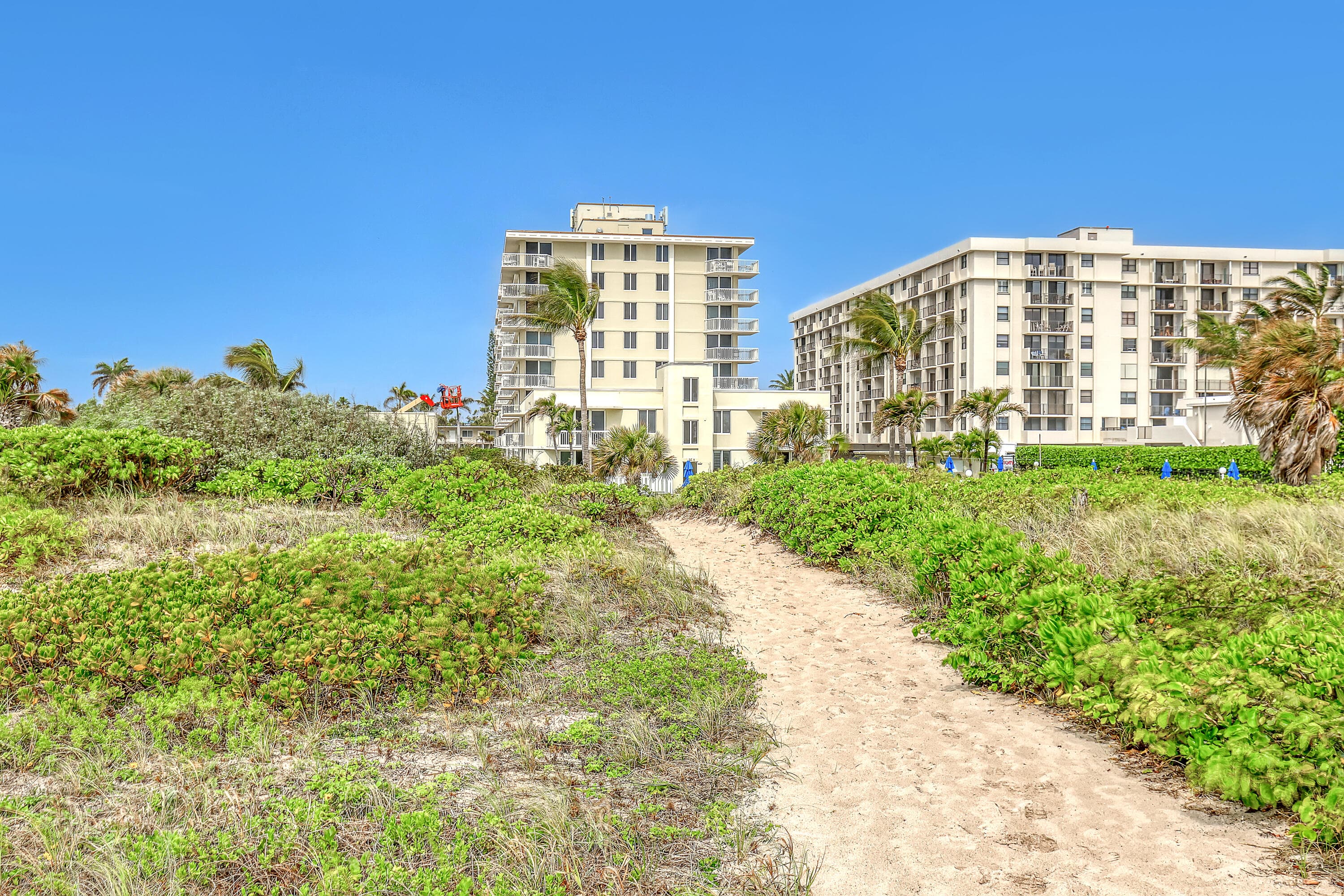 125 S Ocean Avenue 304, Palm Beach Shores, FL 33404 — photo 21 of 32