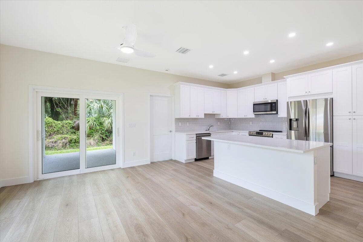2376 28th Avenue SW, Vero Beach, FL 32968 — photo 6 of 43