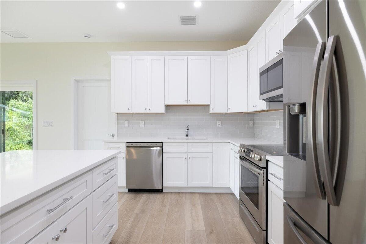 2376 28th Avenue SW, Vero Beach, FL 32968 — photo 10 of 43