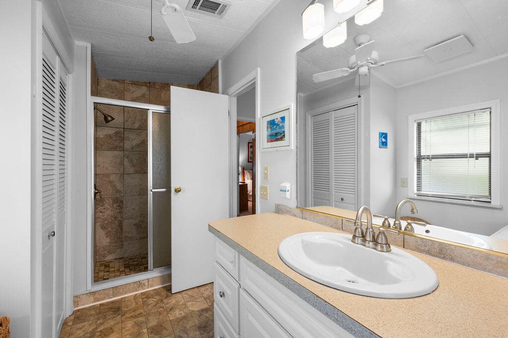 7894 SE Saratoga Drive E, Hobe Sound, FL 33455 — photo 30 of 35
