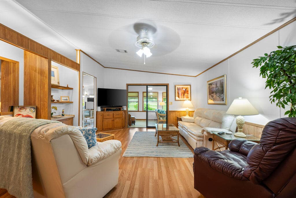7894 SE Saratoga Drive E, Hobe Sound, FL 33455 — photo 8 of 35