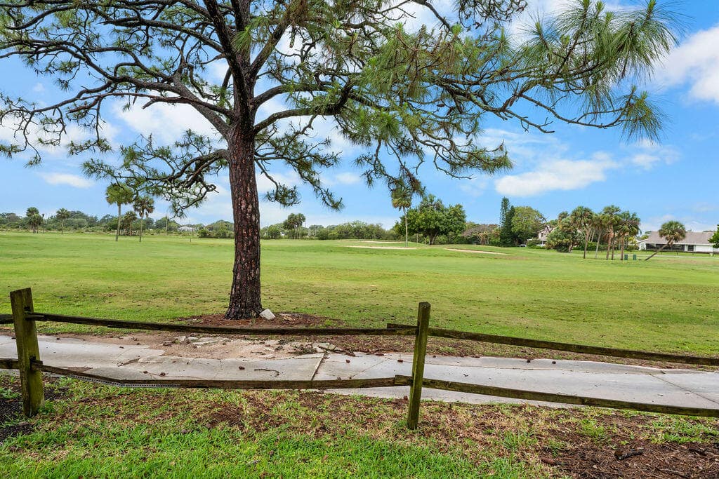 7894 SE Saratoga Drive E, Hobe Sound, FL 33455 — photo 6 of 35