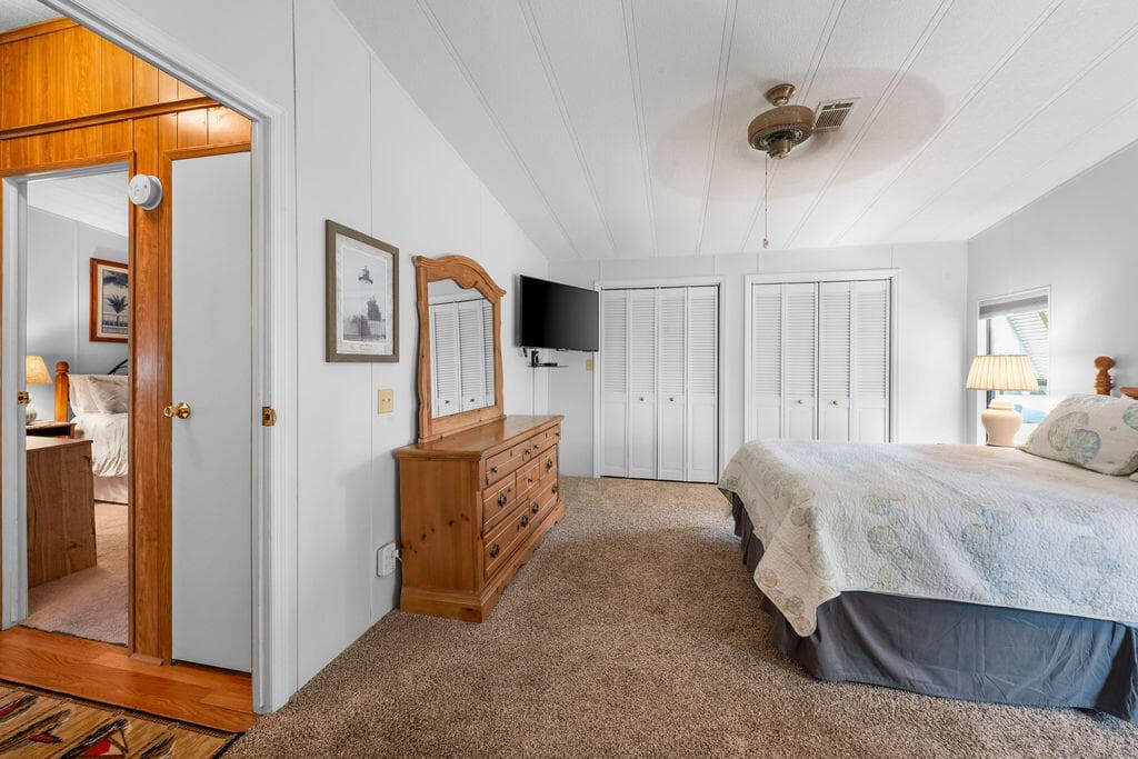 7894 SE Saratoga Drive E, Hobe Sound, FL 33455 — photo 26 of 35