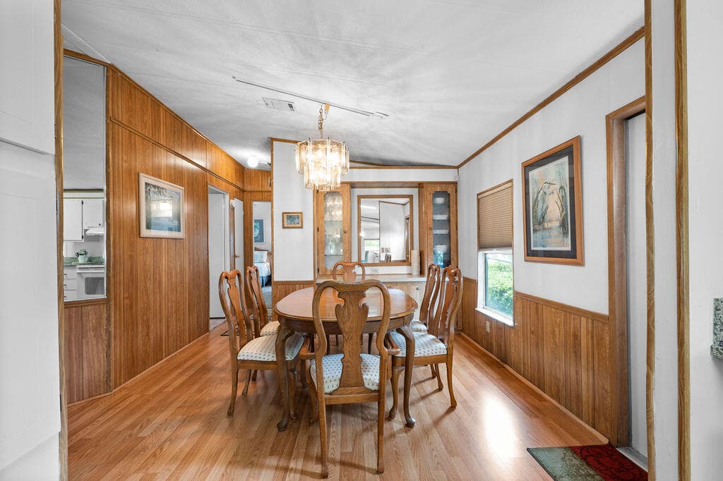 7894 SE Saratoga Drive E, Hobe Sound, FL 33455 — photo 12 of 35