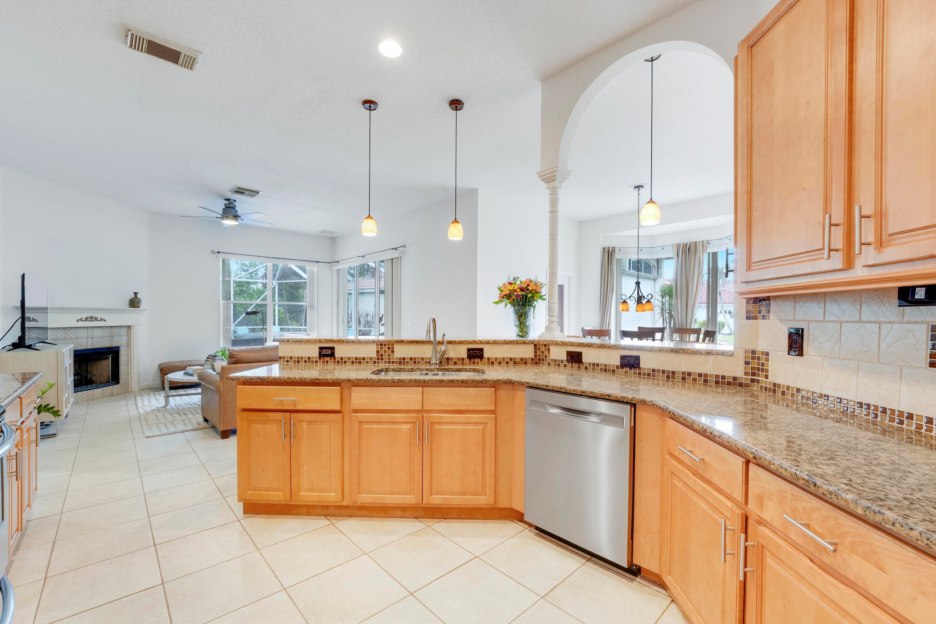 573 SW Saint Kitts Cove, Port St. Lucie, FL 34986 — photo 8 of 44