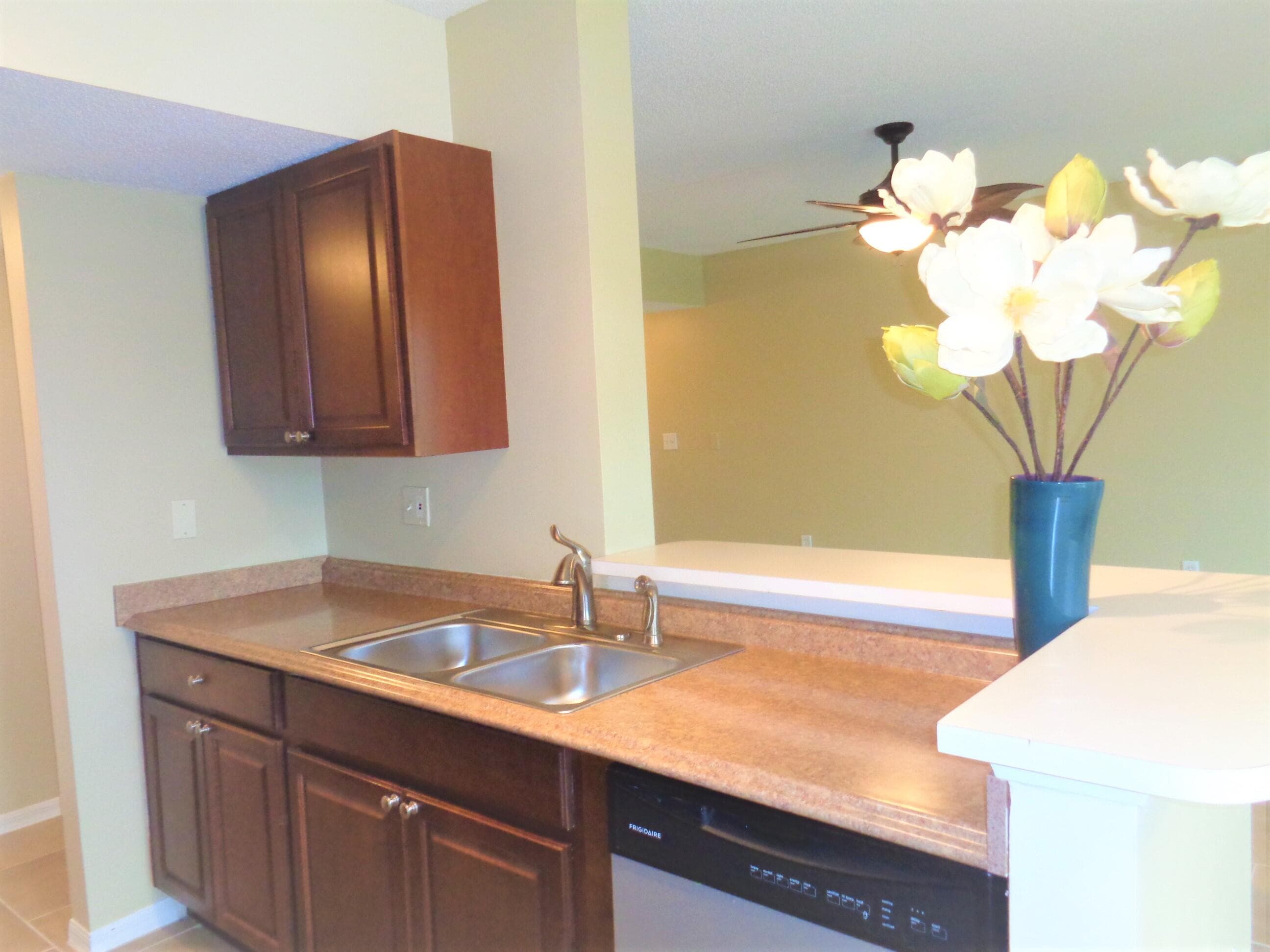 1650 N 42nd Circle 206, Vero Beach, FL 32967 — photo 8 of 50