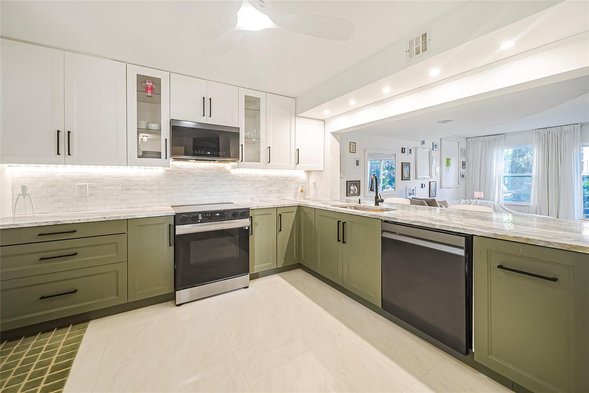 620 Tennis Club Drive 111, Fort Lauderdale, FL 33311 — photo 4 of 47