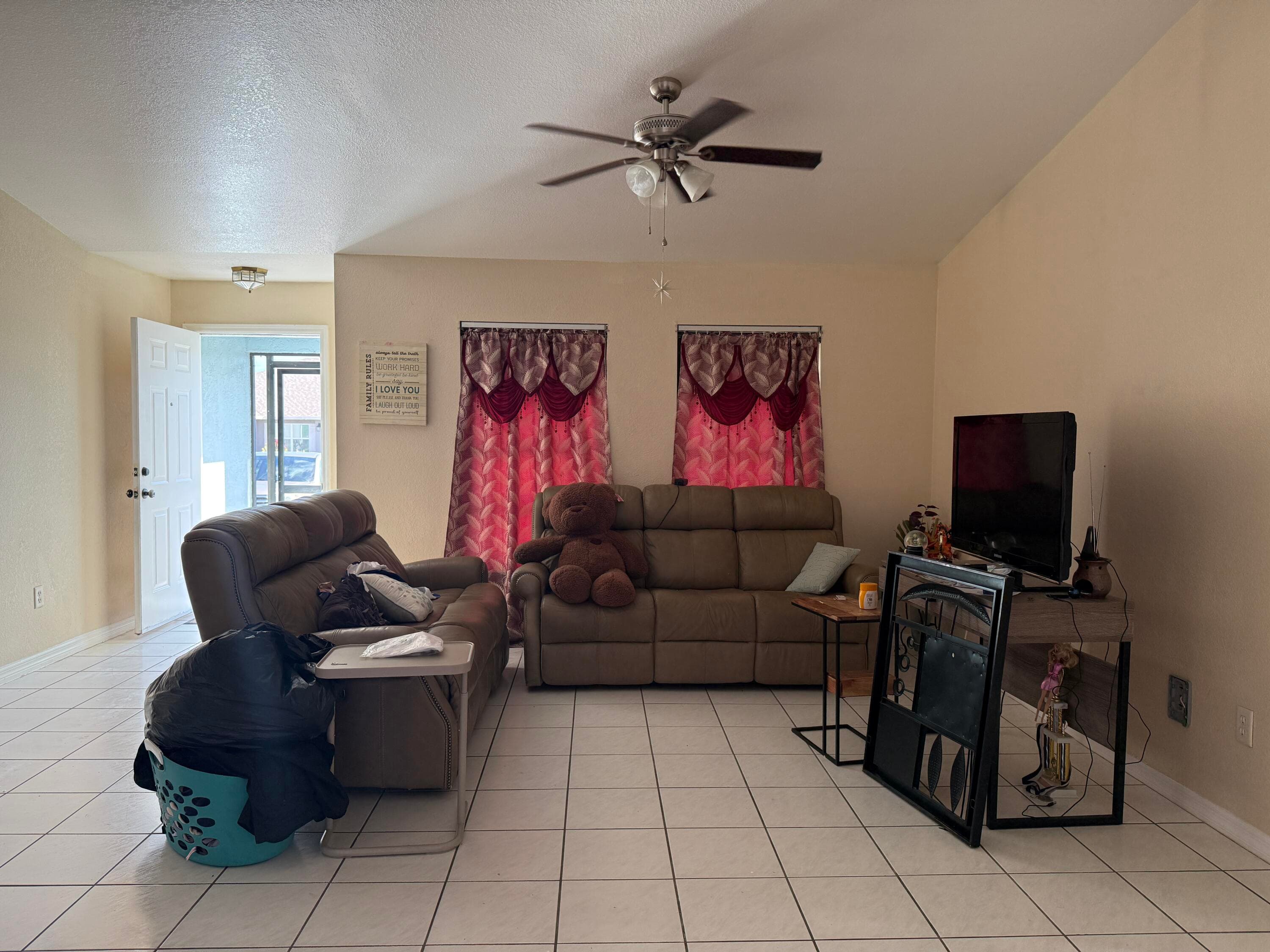 319 SE 27th Street, Cape Coral, FL 33904 — photo 4 of 8