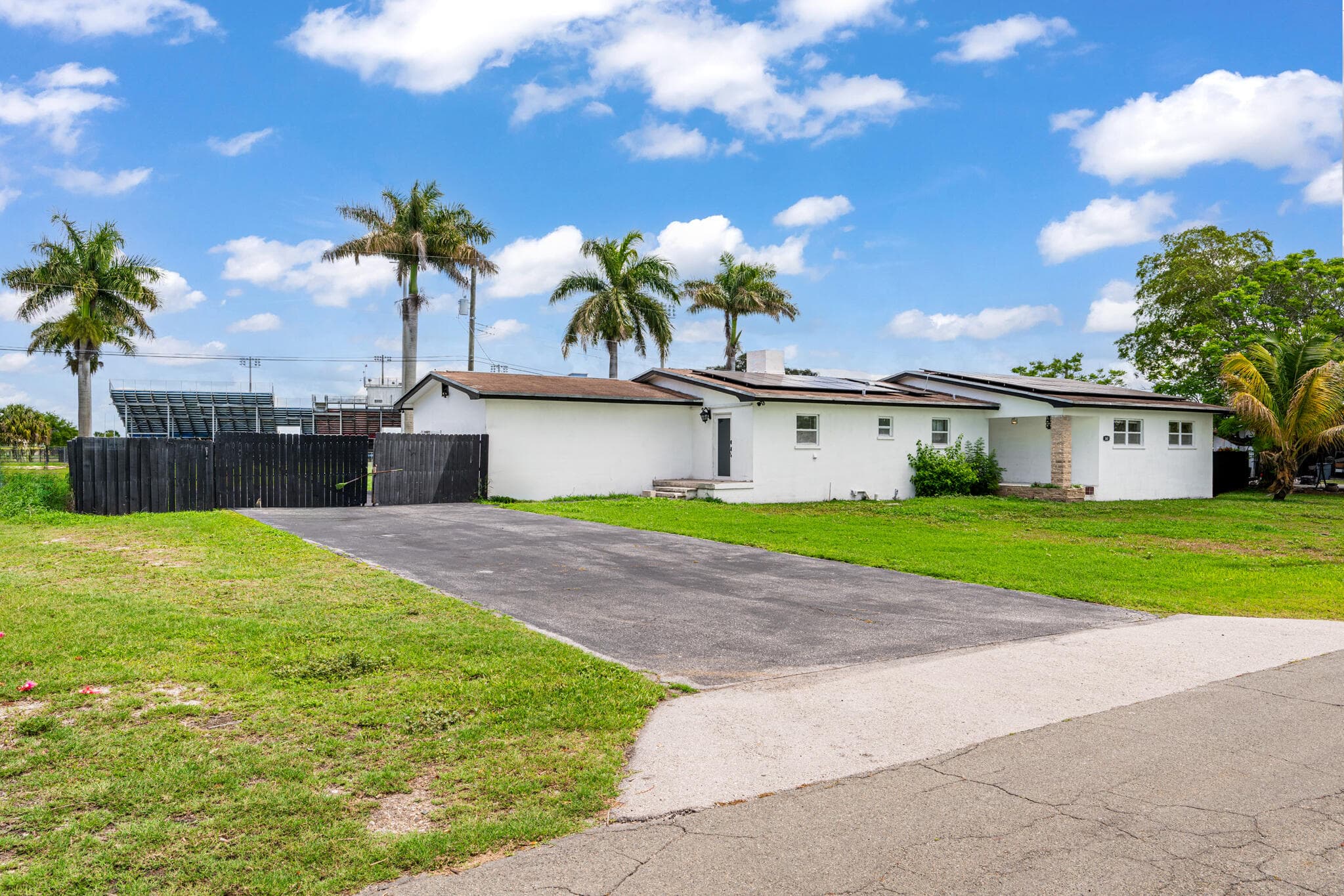 360 Kismet Avenue, Pahokee, FL 33476 — photo 6 of 36