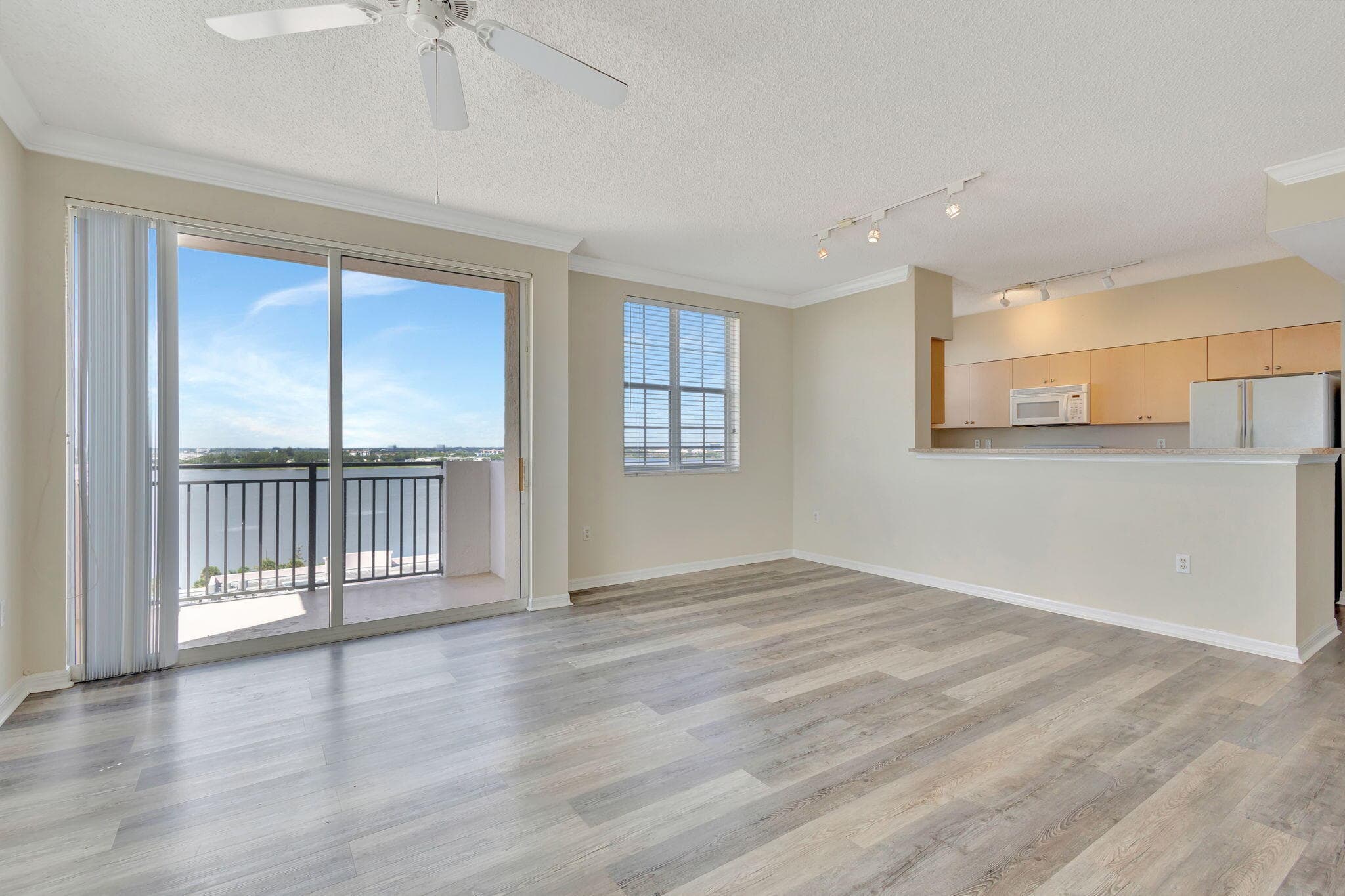 616 Clearwater Park Road 1013, West Palm Beach, FL 33401 — photo 3 of 28