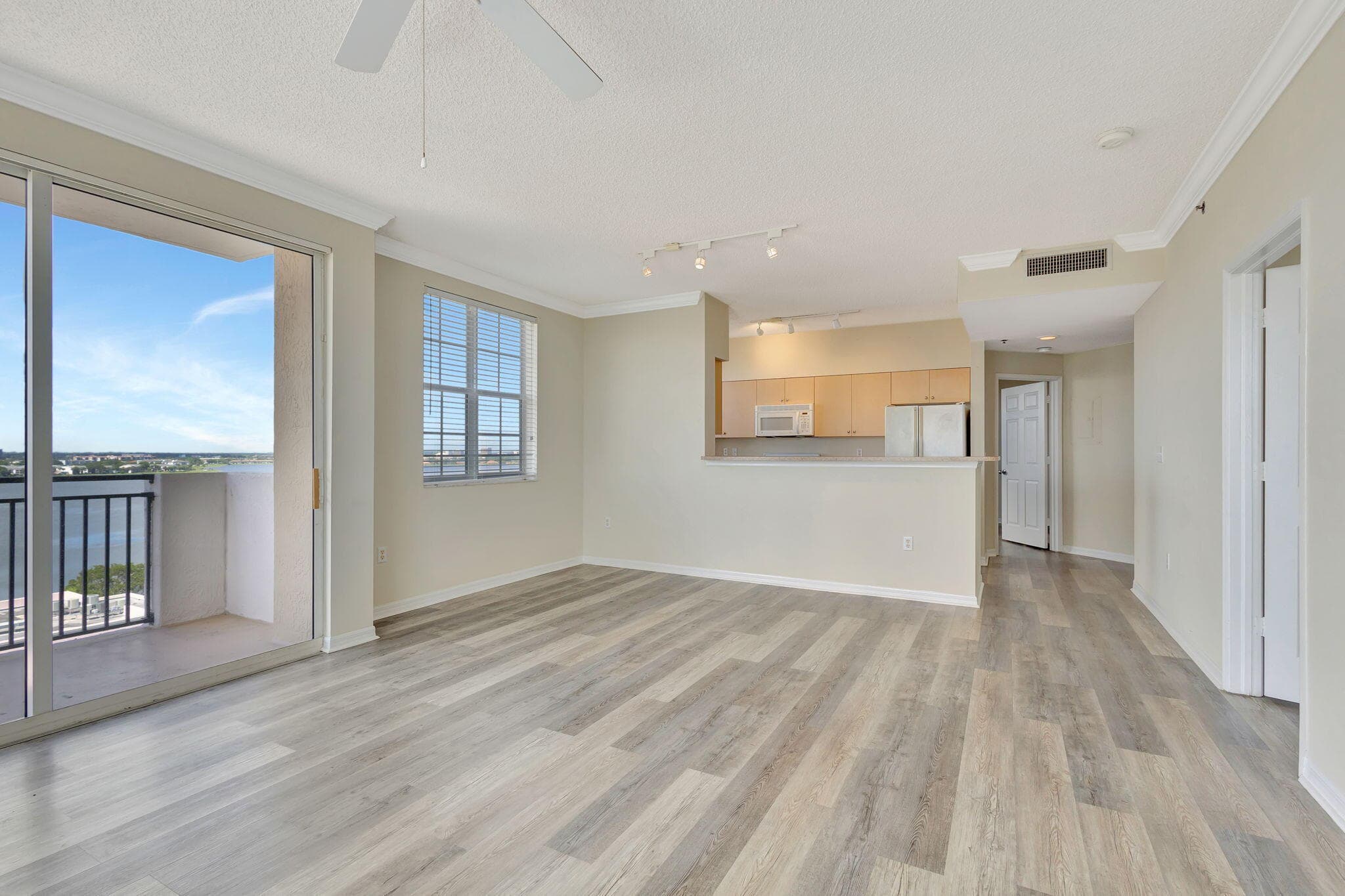 616 Clearwater Park Road 1013, West Palm Beach, FL 33401 — photo 4 of 28