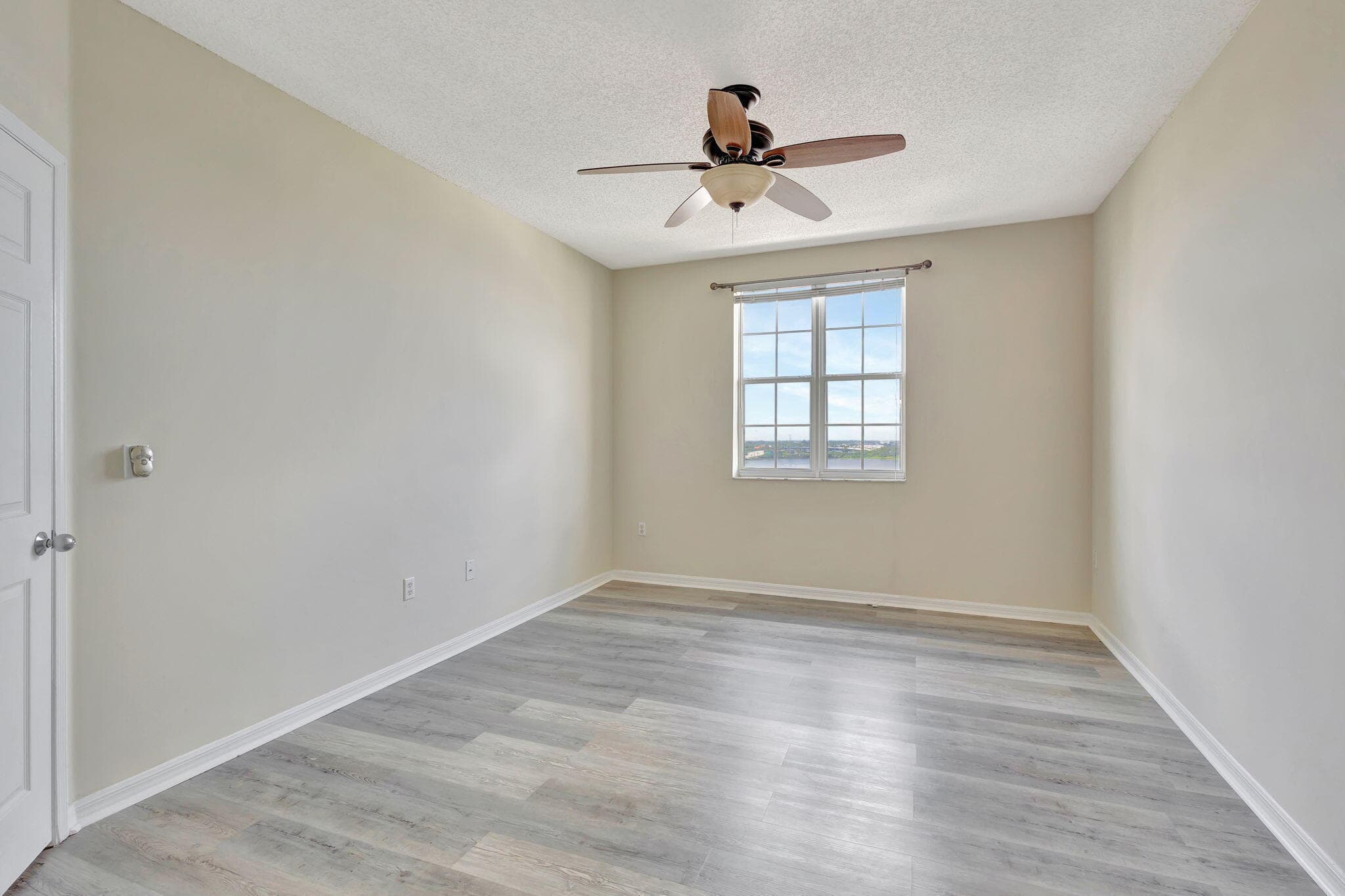 616 Clearwater Park Road 1013, West Palm Beach, FL 33401 — photo 10 of 28