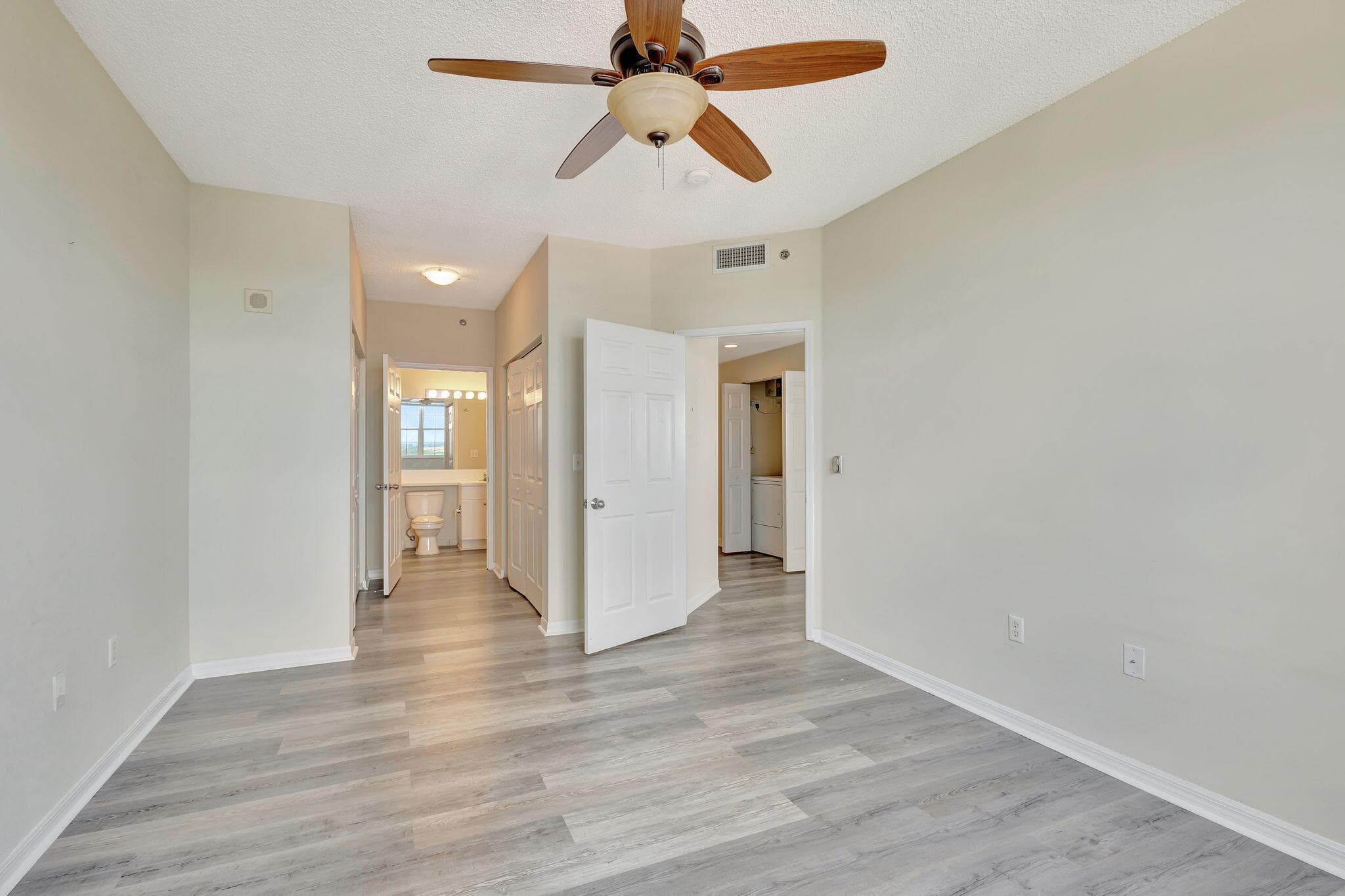 616 Clearwater Park Road 1013, West Palm Beach, FL 33401 — photo 11 of 28