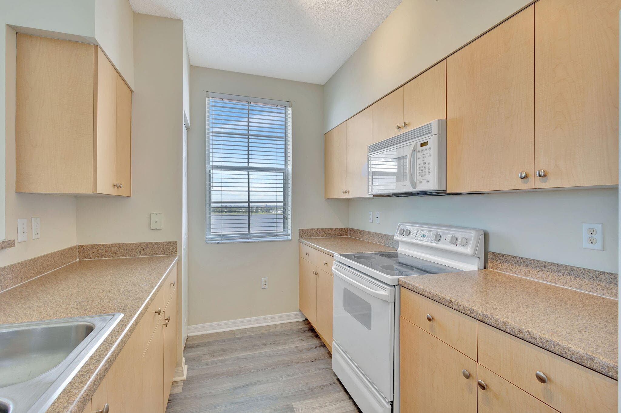 616 Clearwater Park Road 1013, West Palm Beach, FL 33401 — photo 6 of 28