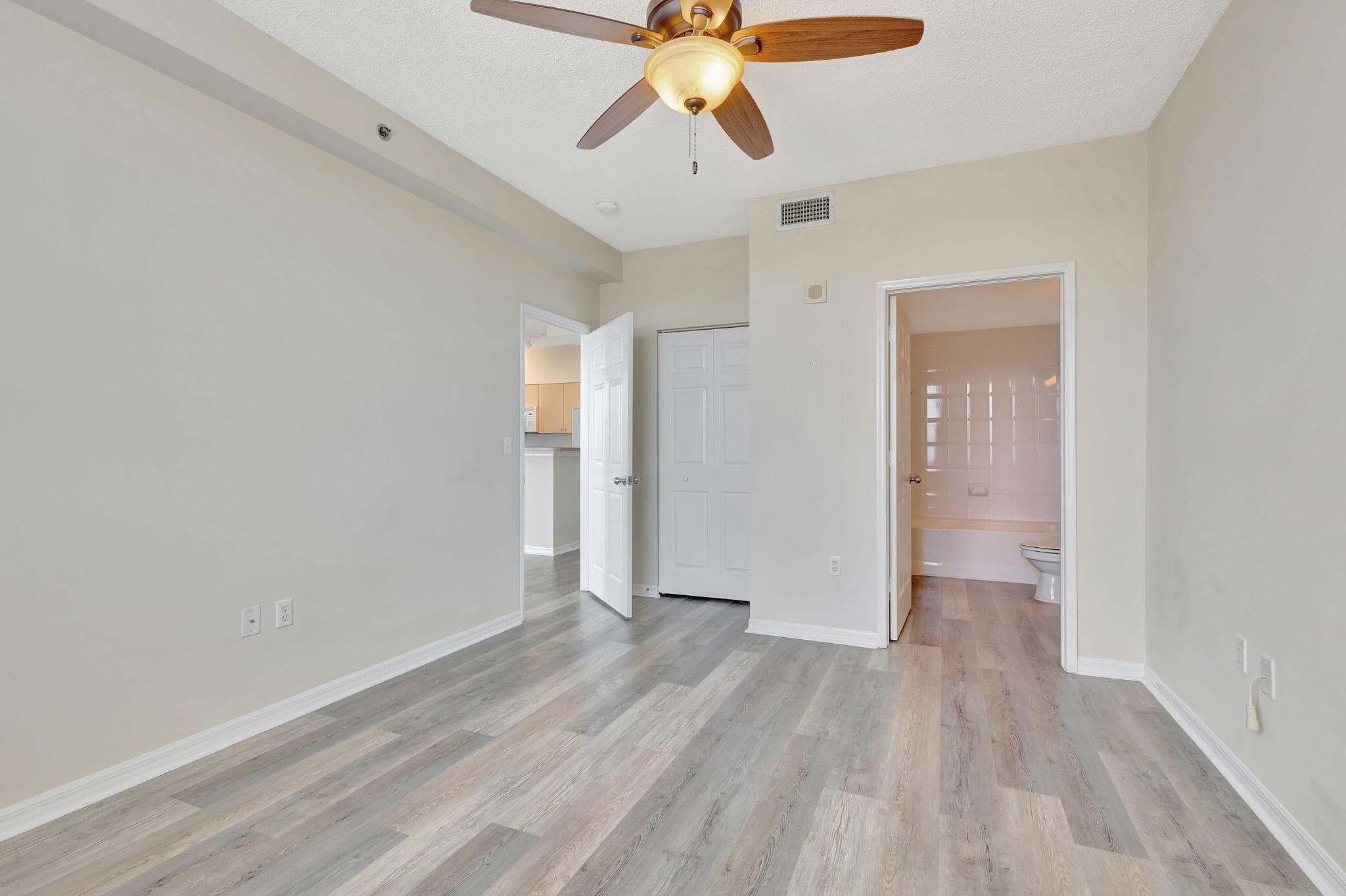616 Clearwater Park Road 1013, West Palm Beach, FL 33401 — photo 8 of 28