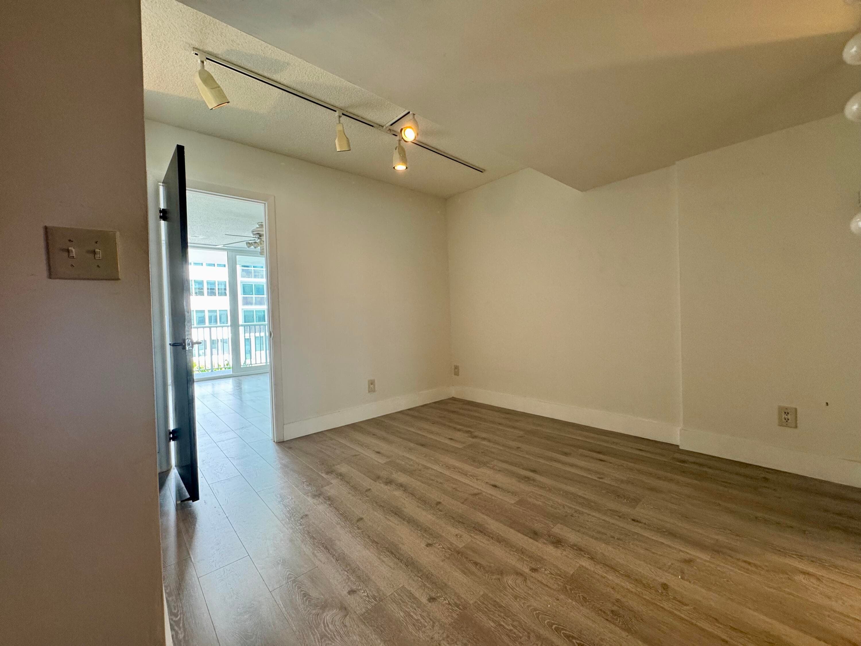 5401 Collins Avenue Apt 144, Miami Beach, FL 33140 — photo 16 of 45