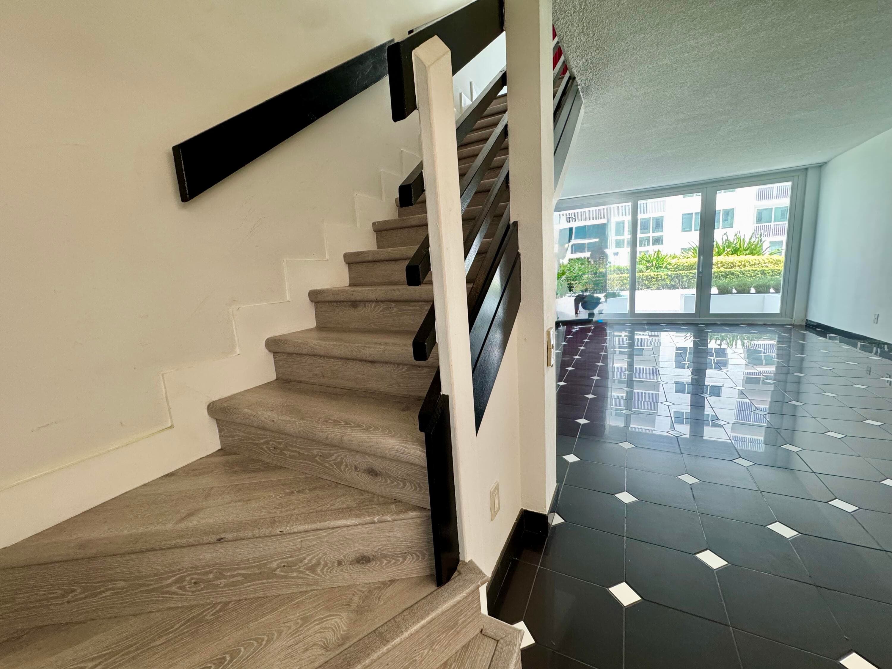 5401 Collins Avenue Apt 144, Miami Beach, FL 33140 — photo 25 of 45