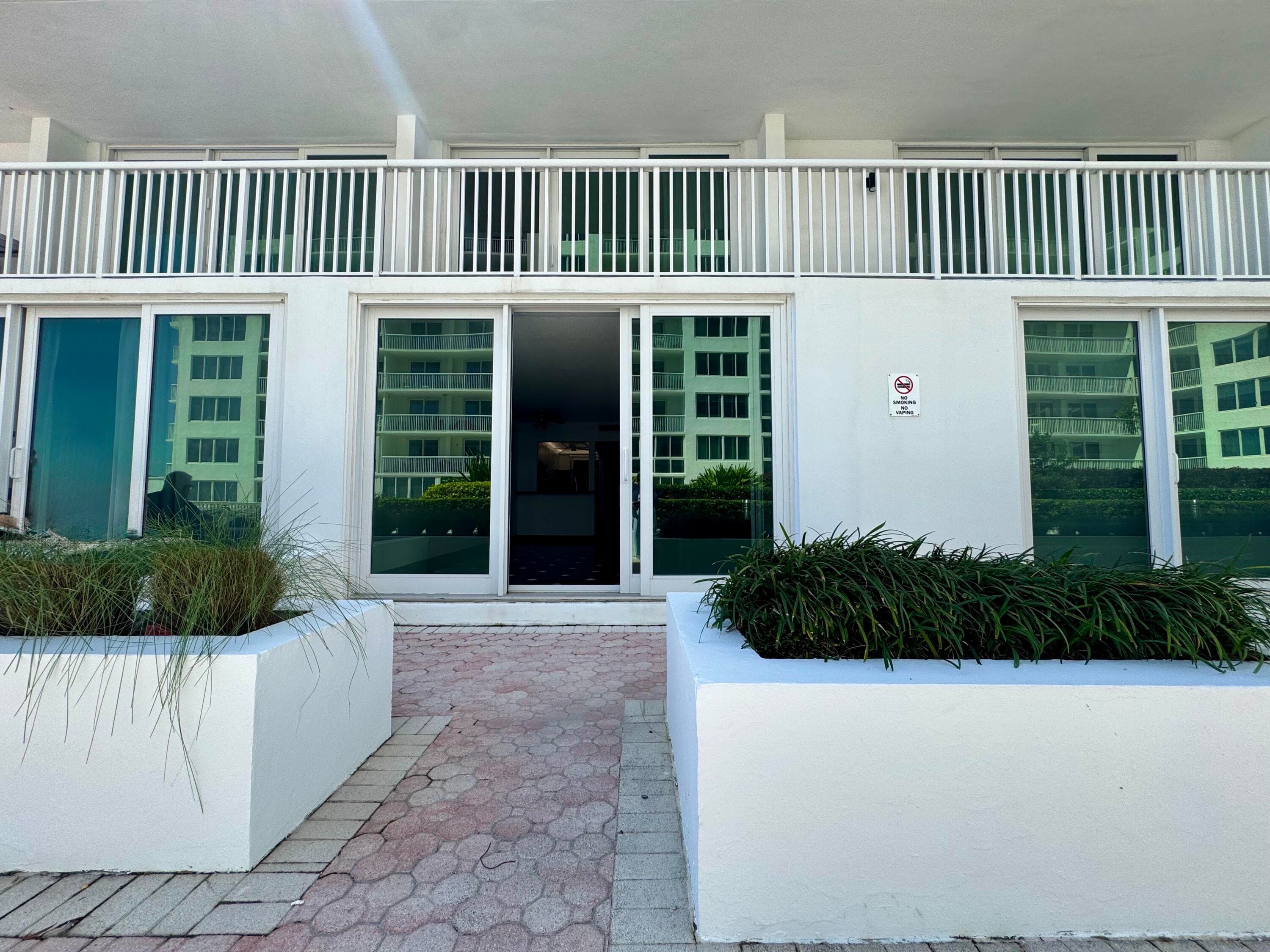 5401 Collins Avenue Apt 144, Miami Beach, FL 33140 — photo 35 of 45