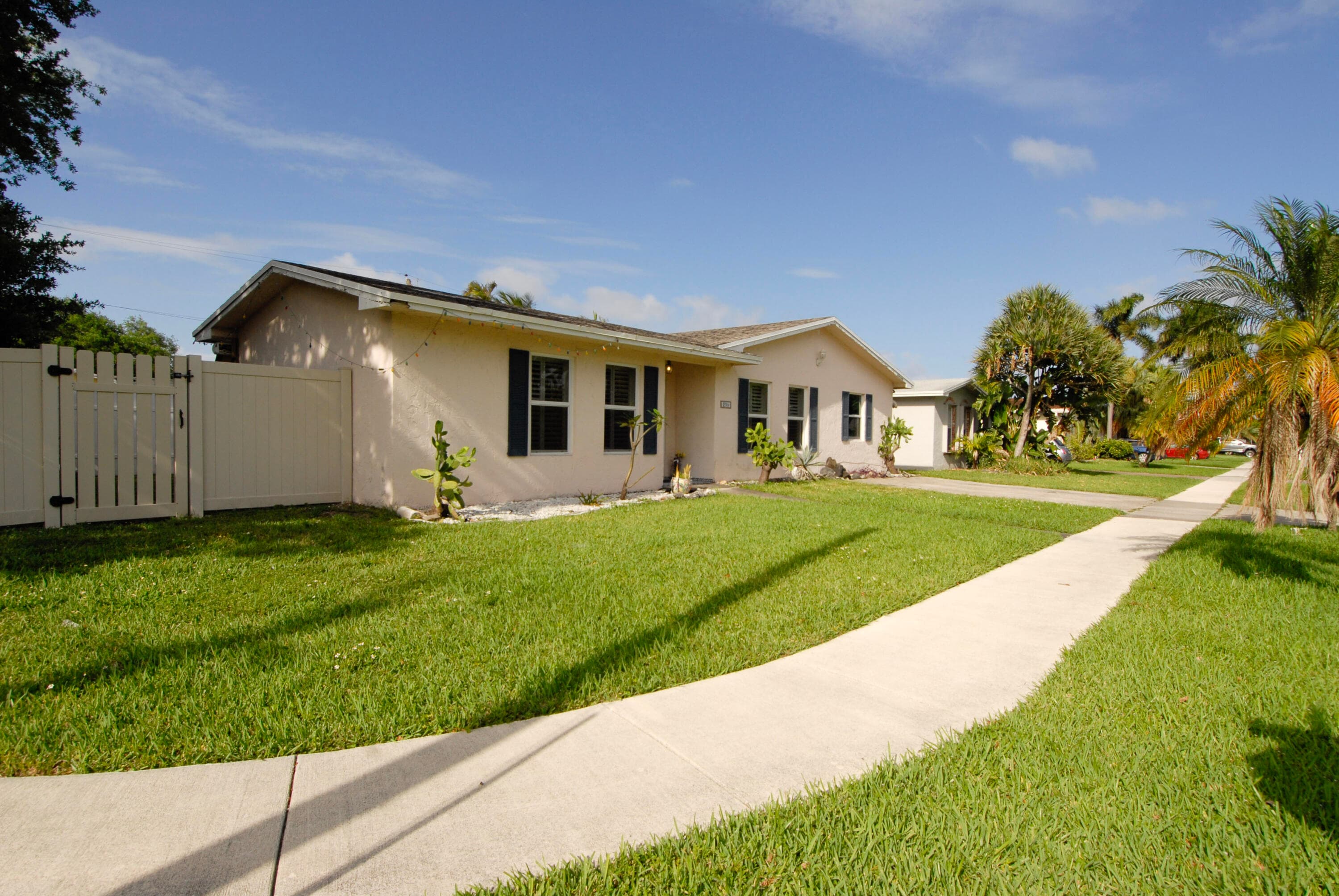 205 SE 4th Terrace 1-2, Dania Beach, FL 33004 — photo 2 of 35