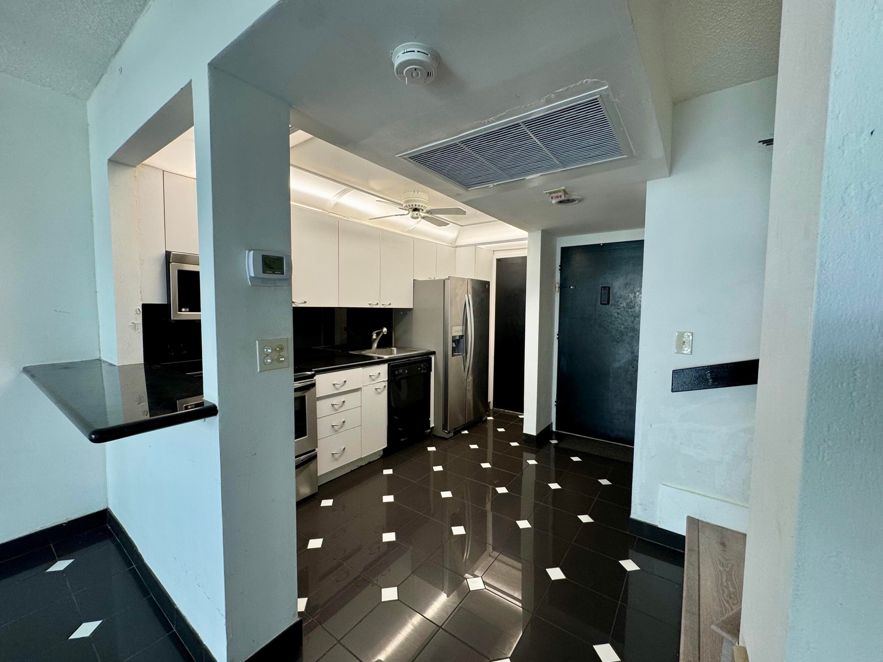 5401 Collins Avenue Apt 144, Miami Beach, FL 33140 — photo 29 of 45