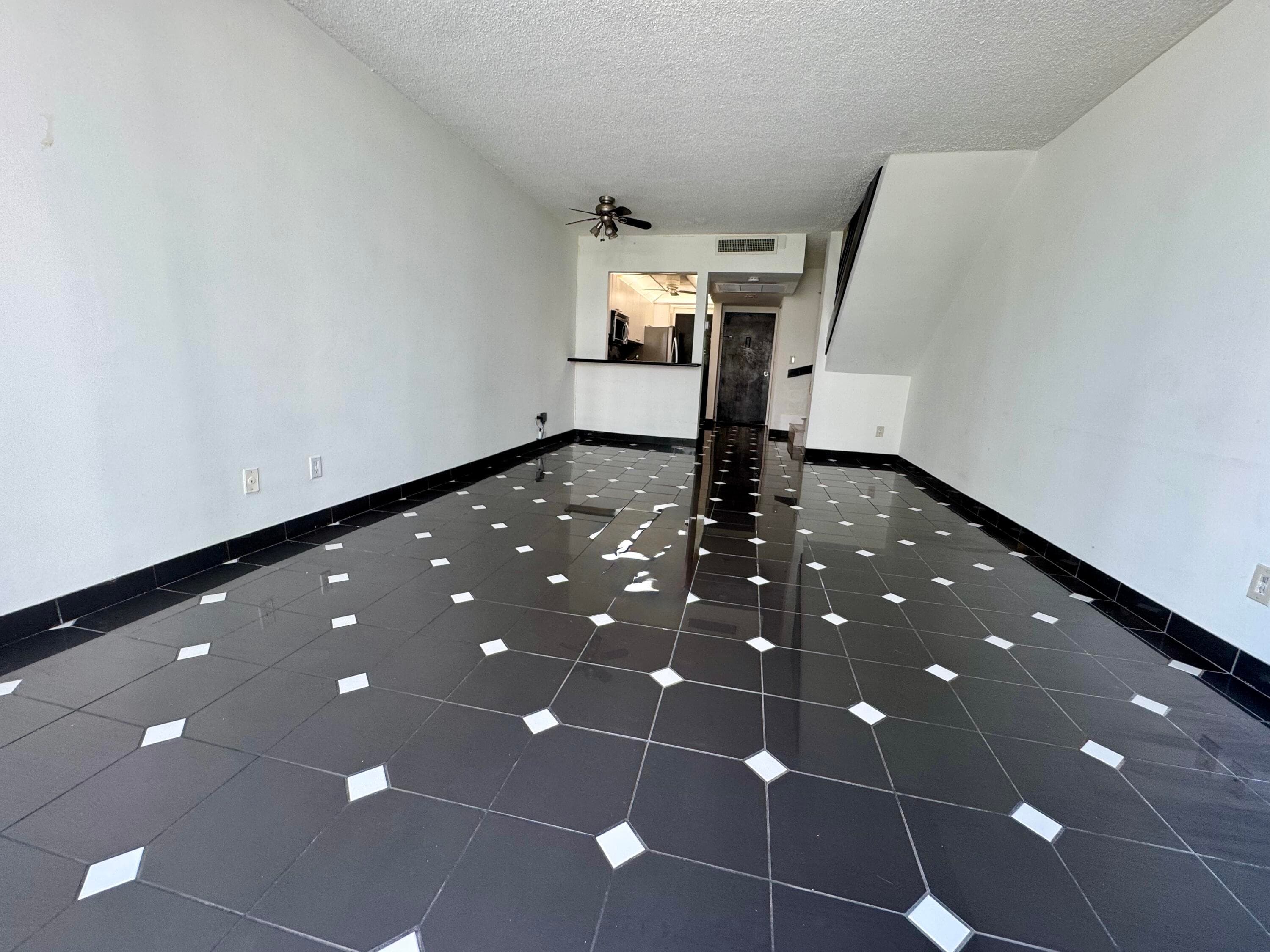 5401 Collins Avenue Apt 144, Miami Beach, FL 33140 — photo 30 of 45